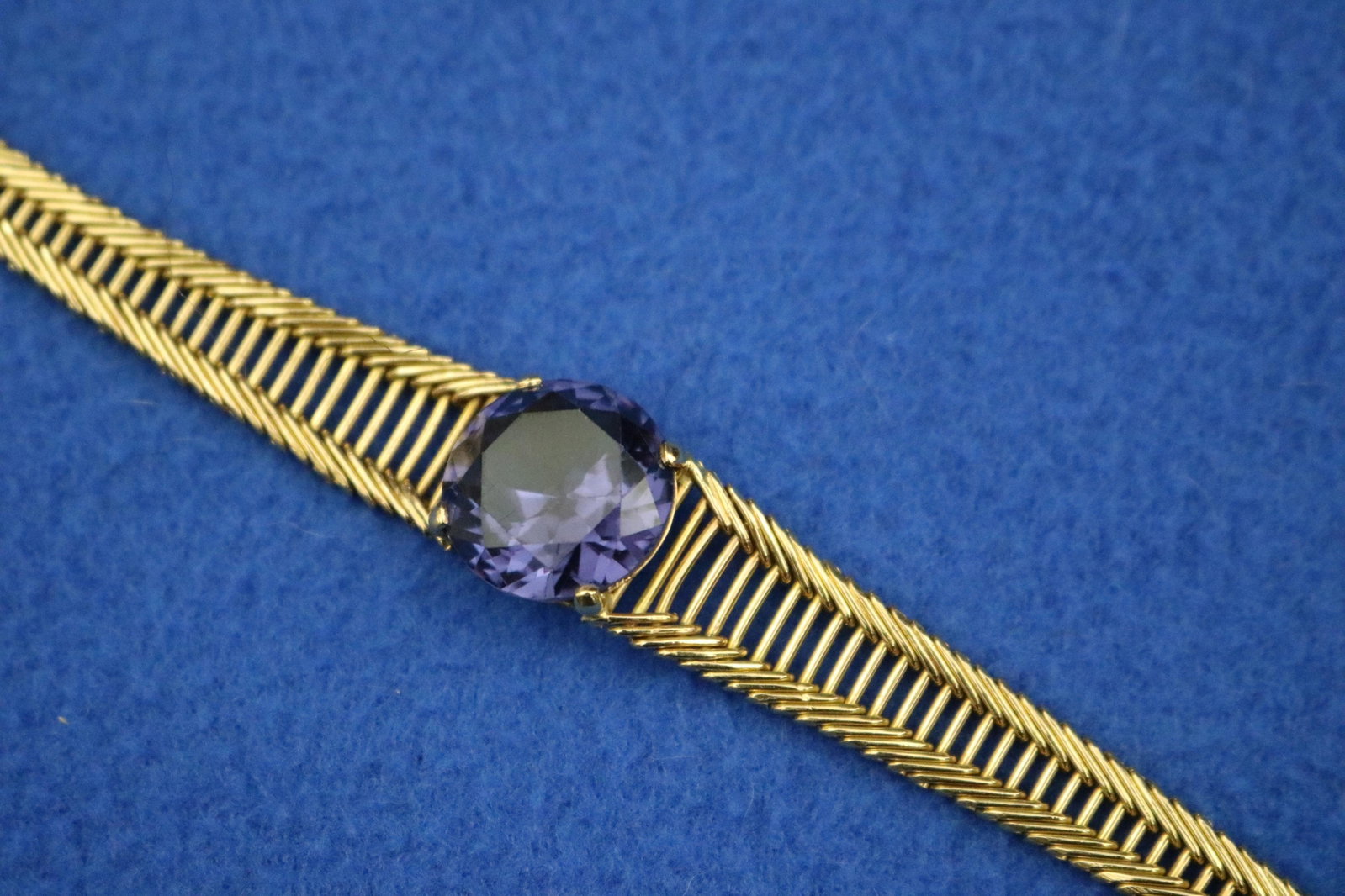 EGYPTIAN YELLOW GOLD AND AMETHYST FLEXIBLE LINK STRAP BRACELET Stamped. - L: 6 3/4 in. Gross wt. 13: EGYPTIAN YELLOW GOLD AND AMETHYST FLEXIBLE LINK STRAP BRACELET Stamped. Tapering openwork bracelet constructed of parallel rods, centers brilliant-cut round amethyst L: 6 3/4 in. Gross wt. 13 dwt