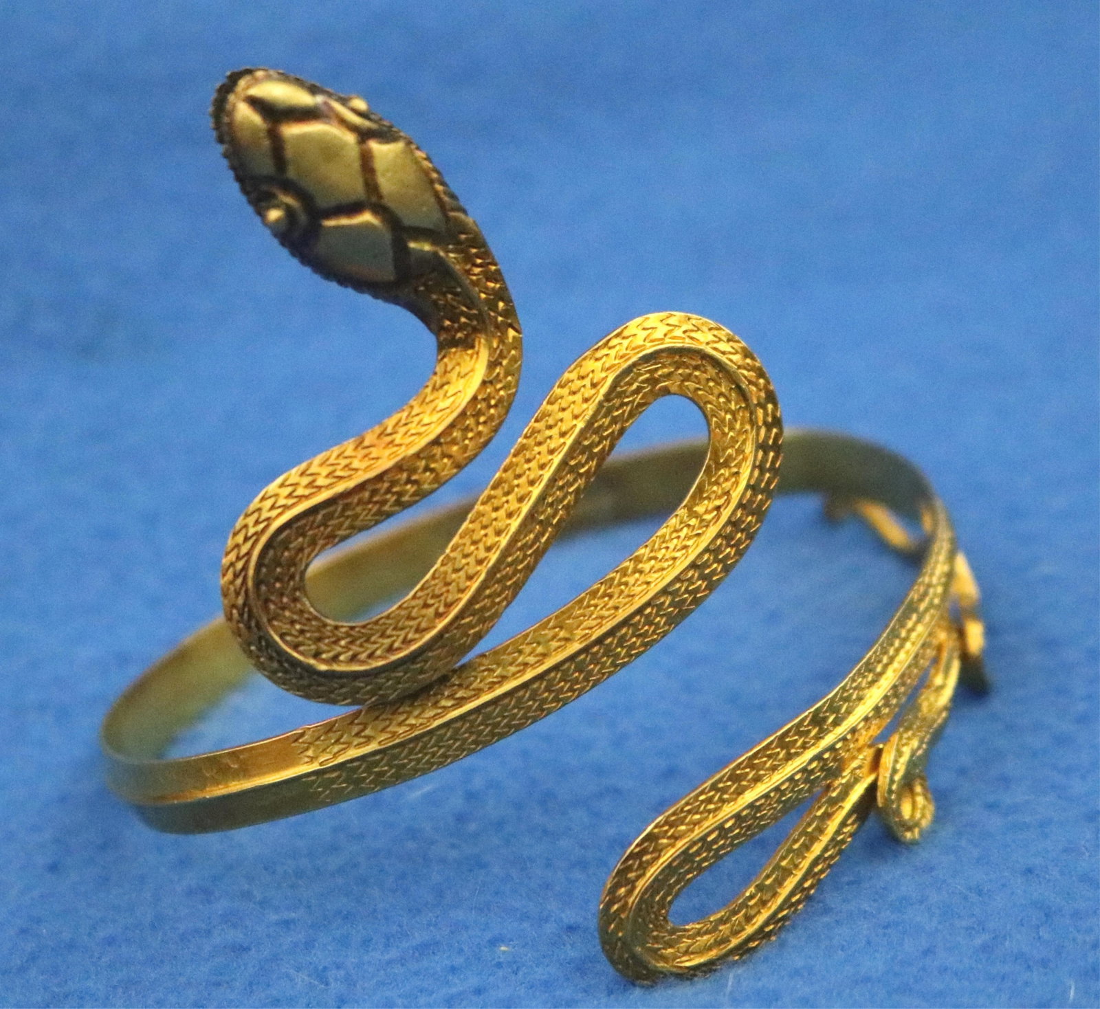 FLEXIBLE 18K (750) YELLOW GOLD SERPENT DESIGN CUFF - Wt. 1 oz. 4 dwt..: FLEXIBLE 18K (750) YELLOW GOLD SERPENT DESIGN CUFF Textured gold coiled serpent Wt. 1 oz. 4 dwt.