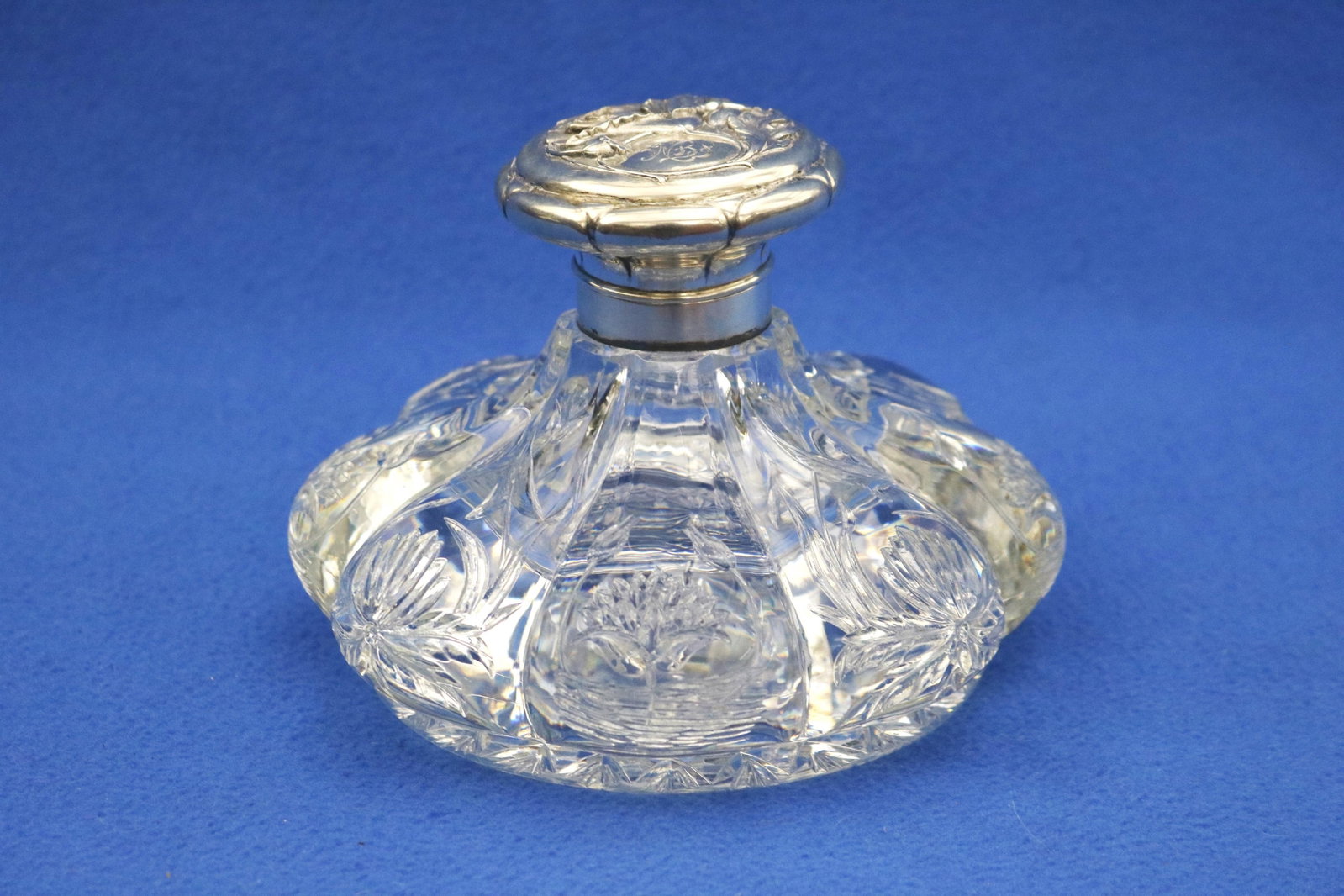 GORHAM CO. ART NOUVEAU CUT COLORLESS CRYSTAL LOBED INKWELL WITH HINGED STERLING SILVER COVER - H: 4: GORHAM CO. ART NOUVEAU CUT COLORLESS CRYSTAL LOBED INKWELL WITH HINGED STERLING SILVER COVER Cover has floral blossom in relief with conjoined joined script monogram. H: 4 1/2 in. D: 6 in.