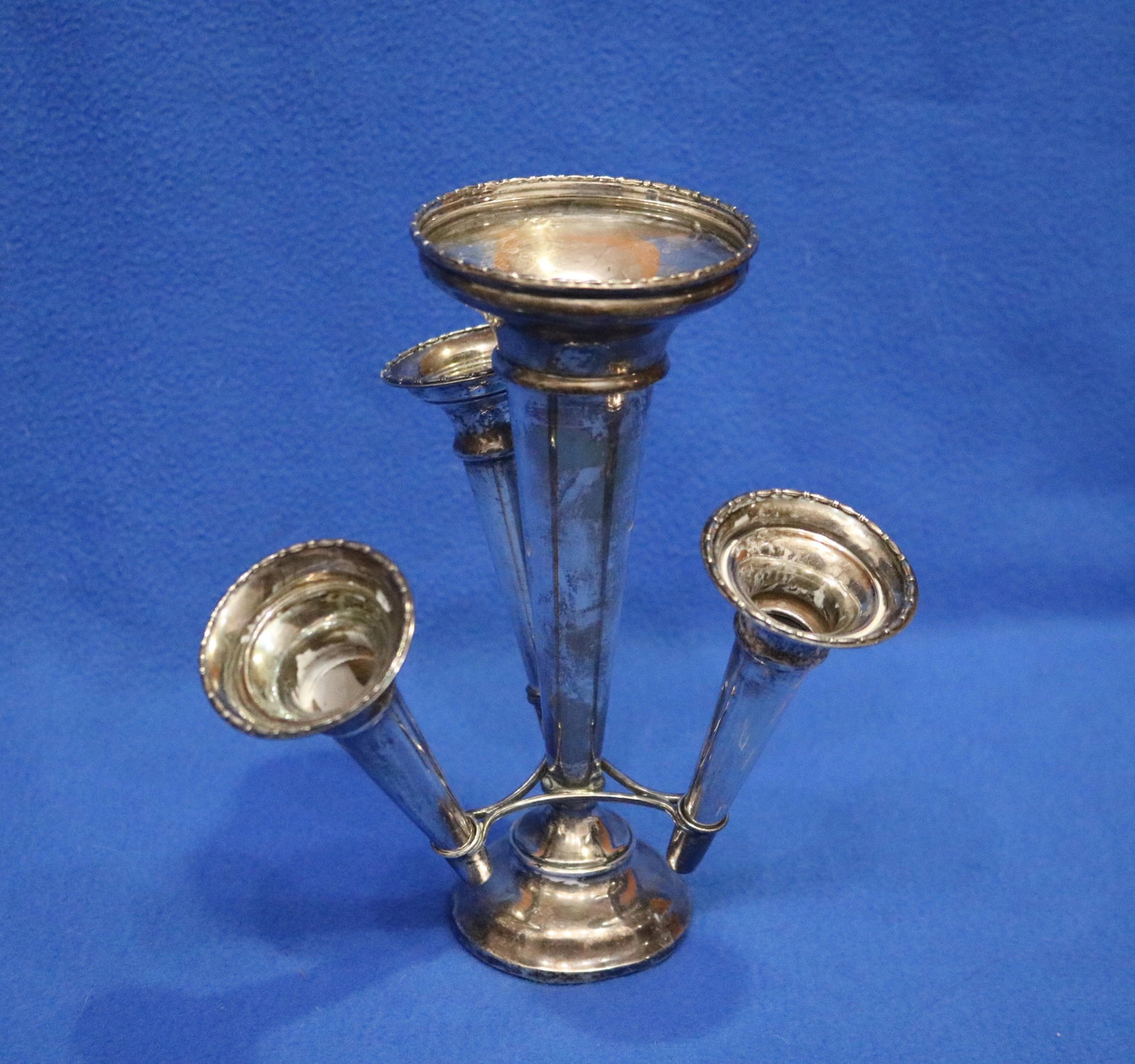 WEIGHTED STERLING SILVER EPERGNE early 20th century - H: 7 7/8 in. Gross wt. 9.2 troy oz.. (1 of 7)
