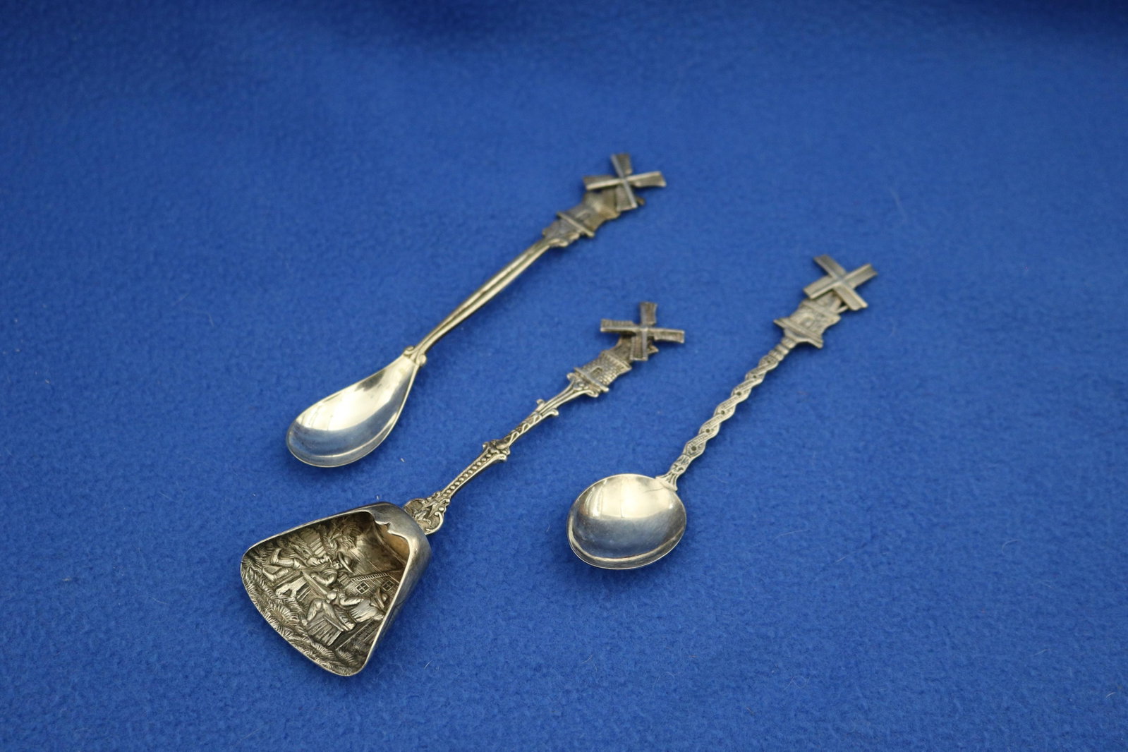 SET 12 DUTCH SILVER CHOCOLATE SPOONS WITH MATCHING SUGAR SPOON - L: 5 1/8 in. Wt. 4.8 troy oz..: SET 12 DUTCH SILVER CHOCOLATE SPOONS WITH MATCHING SUGAR SPOON Handles have spinning windmill terminals. L: 5 1/8 in. Wt. 4.8 troy oz.
