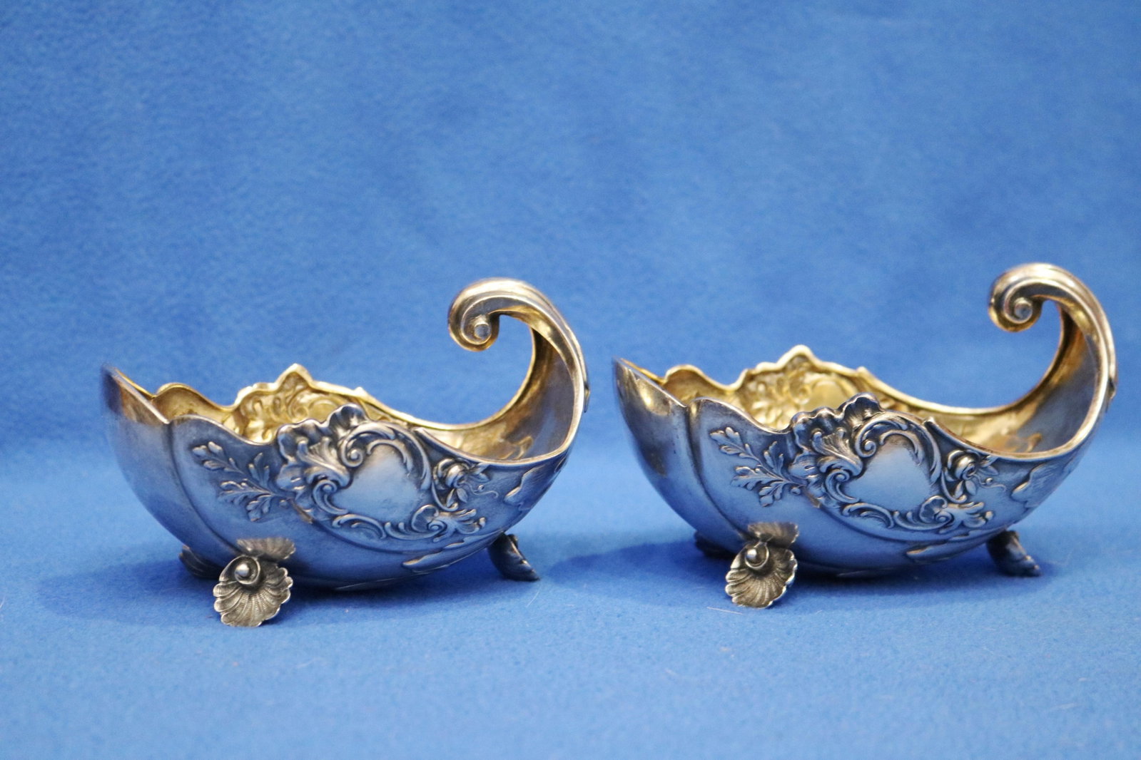 PAIR GERMAN SILVER (800-FINE) SCROLLING BOAT-FORM BON-BON DISHES MADE BY POSEN 19th century - H: 3: PAIR GERMAN SILVER (800-FINE) SCROLLING BOAT-FORM BON-BON DISHES MADE BY POSEN 19th century Hallmarked. Each raised on three cockleshell-form feet; vessels have relief leaf, floral and cartouche decor
