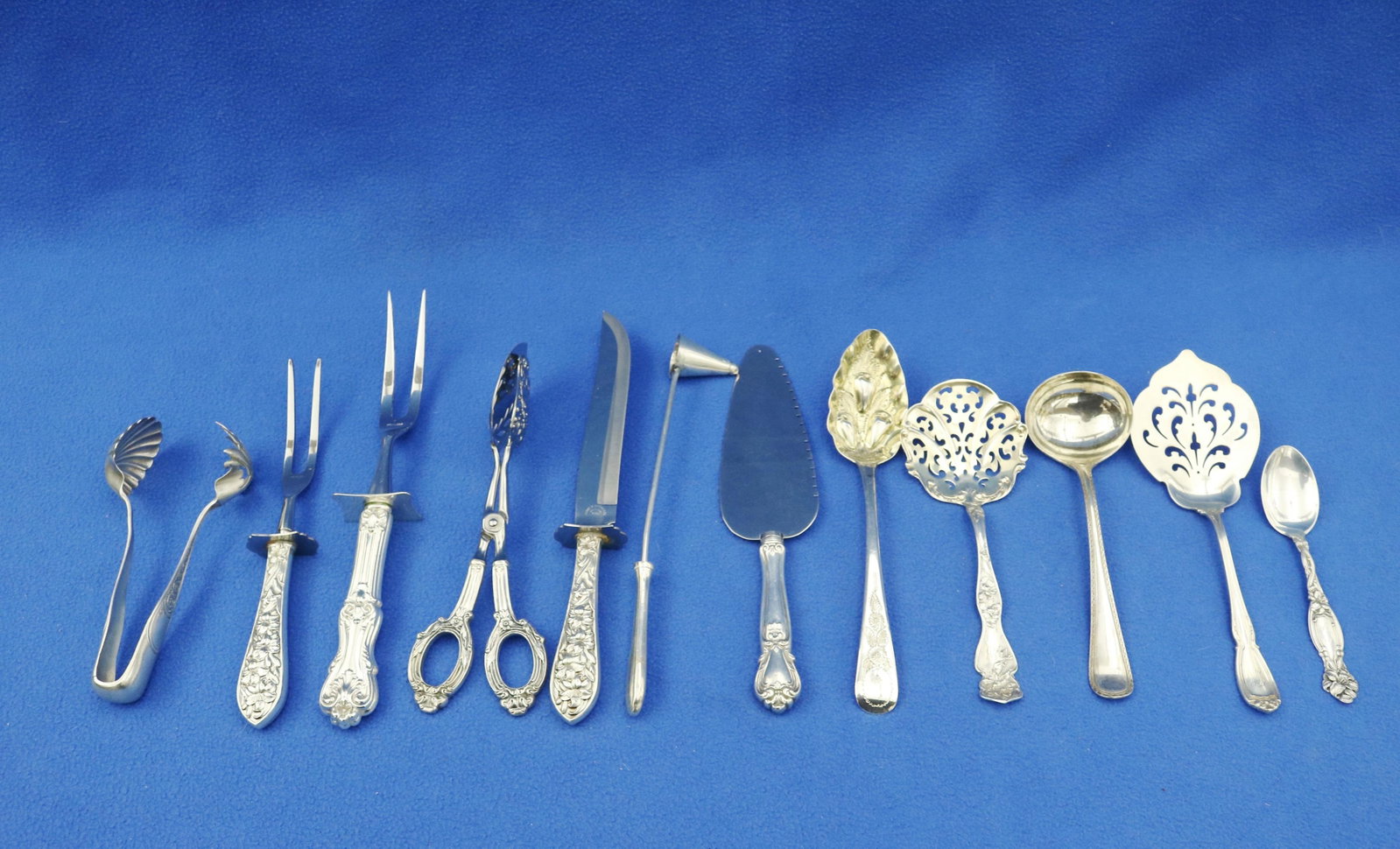 15 ASSORTED PIECES STERLING SILVER AND STERLING-HANDLED FLATWARE late 19th-early 20th century - (1 of 9)