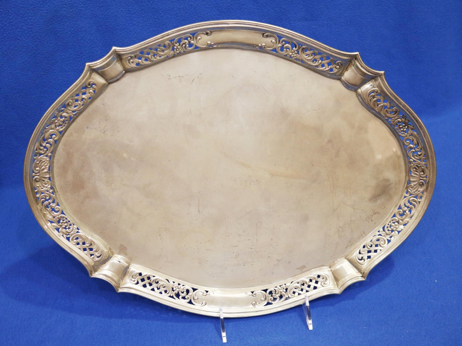 GERMAN SILVER (800-FINE) SHAPED OVAL TRAY - 17 in. x 12 3/4 in. Wt. 27 troy oz..: GERMAN SILVER (800-FINE) SHAPED OVAL TRAY Plain center; pierced basketweave border spaced by scrolling leaves and shells 17 in. x 12 3/4 in. Wt. 27 troy oz.