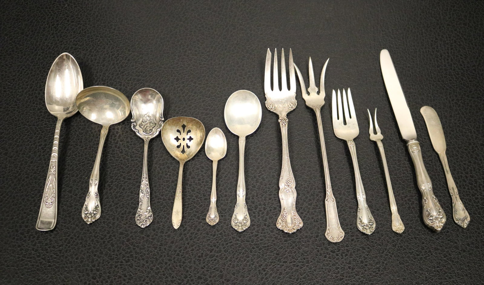 83-PIECE SERVICE ALVIN CO. "CHATEAU ROSE" PATTERN STERLING SILVER FLATWARE - Weighable silver: 67 (1 of 10)