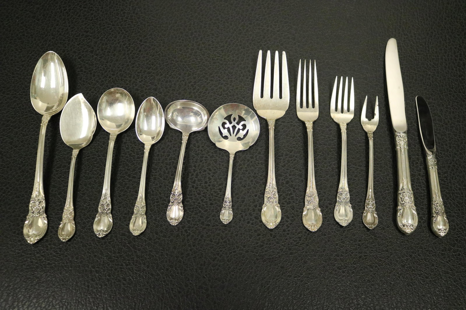 66-PIECE SERVICE FOR EIGHT OF LUNT CO. "AMERICAN VICTORIAN" PATTERN STERLING SILVER FLATWARE -: 66-PIECE SERVICE FOR EIGHT OF LUNT CO. "AMERICAN VICTORIAN" PATTERN STERLING SILVER FLATWARE Including 8 place knives; 8 place forks; 8 salad/dessert forks; 8 cream soup spoons; 16 teaspoons; 8 hollow