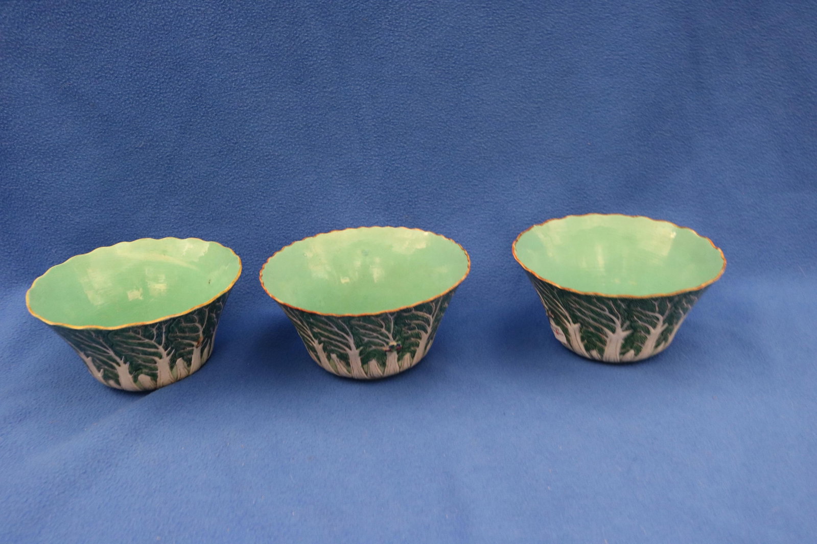 SET THREE CHINESE POLYCHROME PORCELAIN CABBAGE BOWLS - D: 6 7/8 in.. (1 of 18)