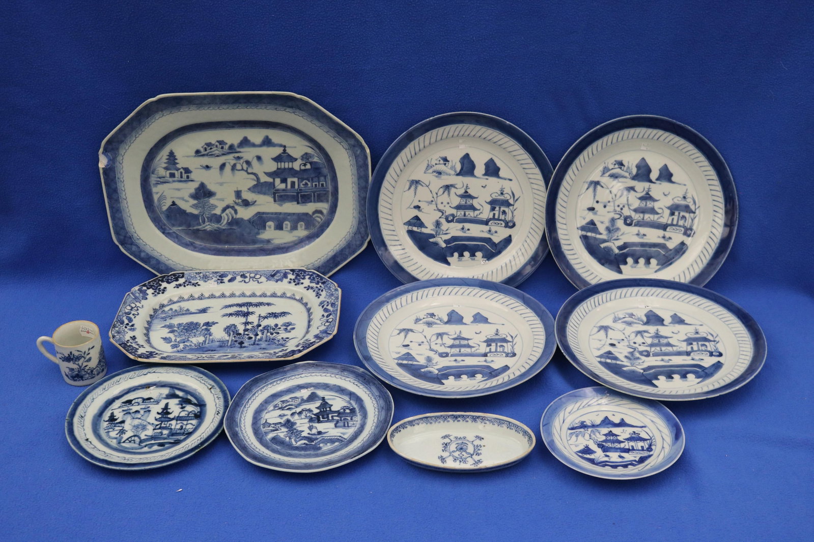 ELEVEN PIECES CANTON PORCELAIN 19th Century - . (1 of 20)