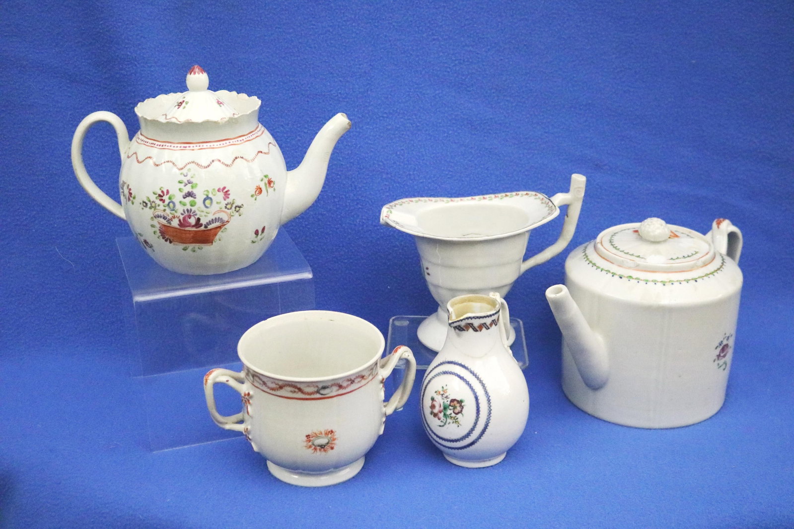 FIVE PIECES CHINESE EXPORT PORCELAIN late 18th-early 19th century - Tallest, H; 5 in.. (1 of 20)