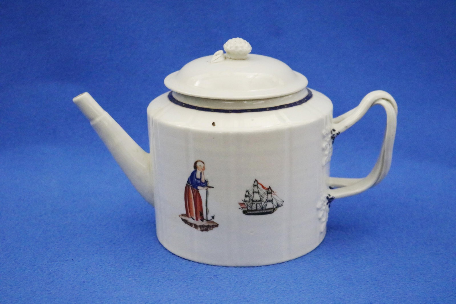CHINESE EXPORT PORCELAIN FIGURAL-AND-SHIP DECORATED CYLINDRICAL TEAPOT WITH LIFT COVER early 19th (1 of 6)