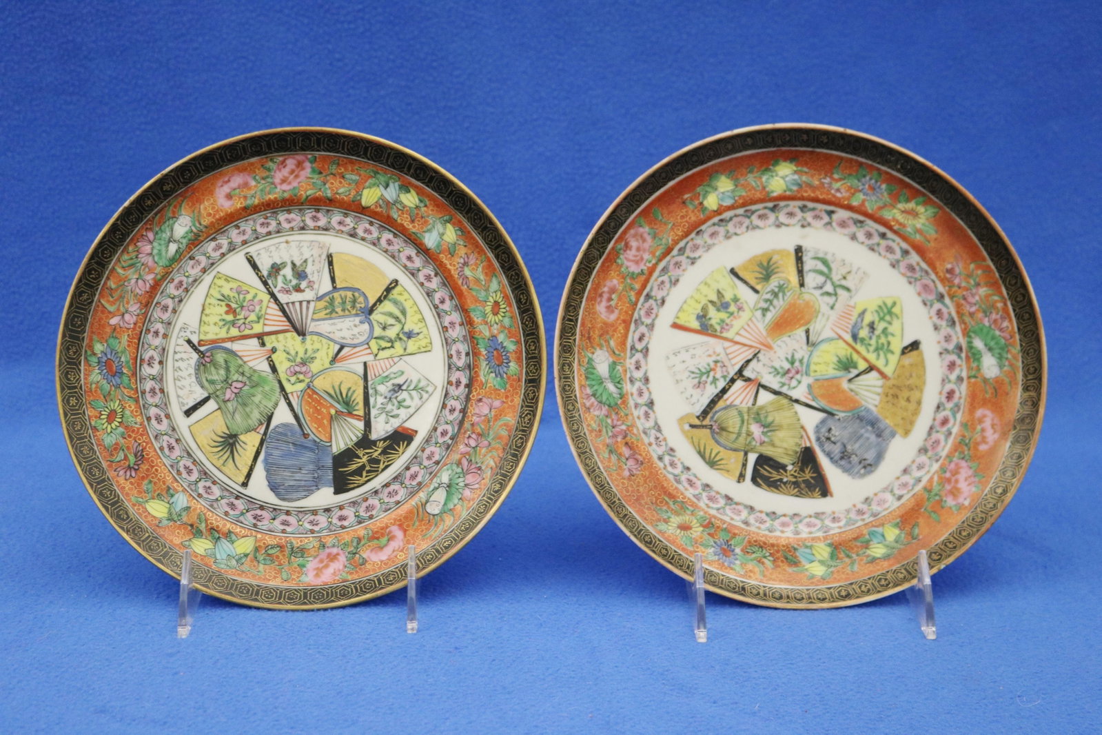 PAIR JAPANESE POLYCHROMED PORCELAIN "FAN" DECORATED PLATES late 19th century - D: 8 1/4 in.. (1 of 5)