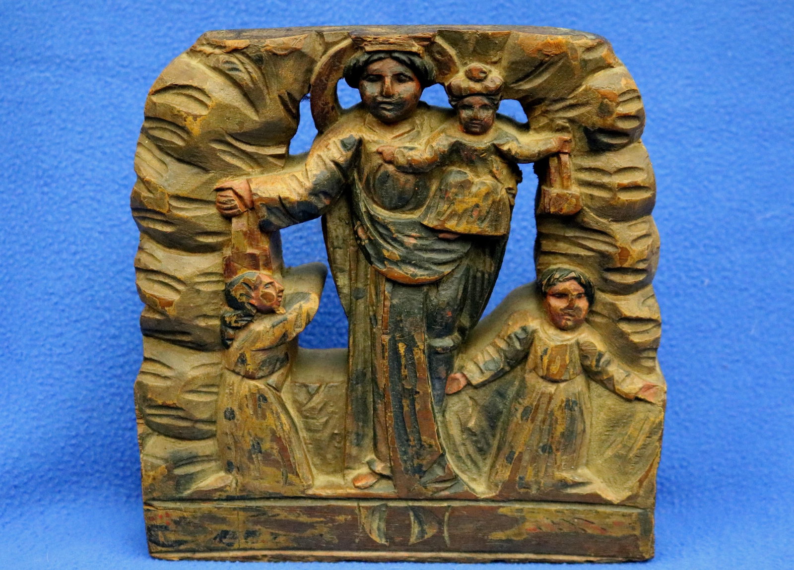 HAND-CARVED BOLIVIAN WOOD RELIEF DEPICTING THE MADONNA HOLDING THE CHILD JESUS - Height: 8 inches. (1 of 17)