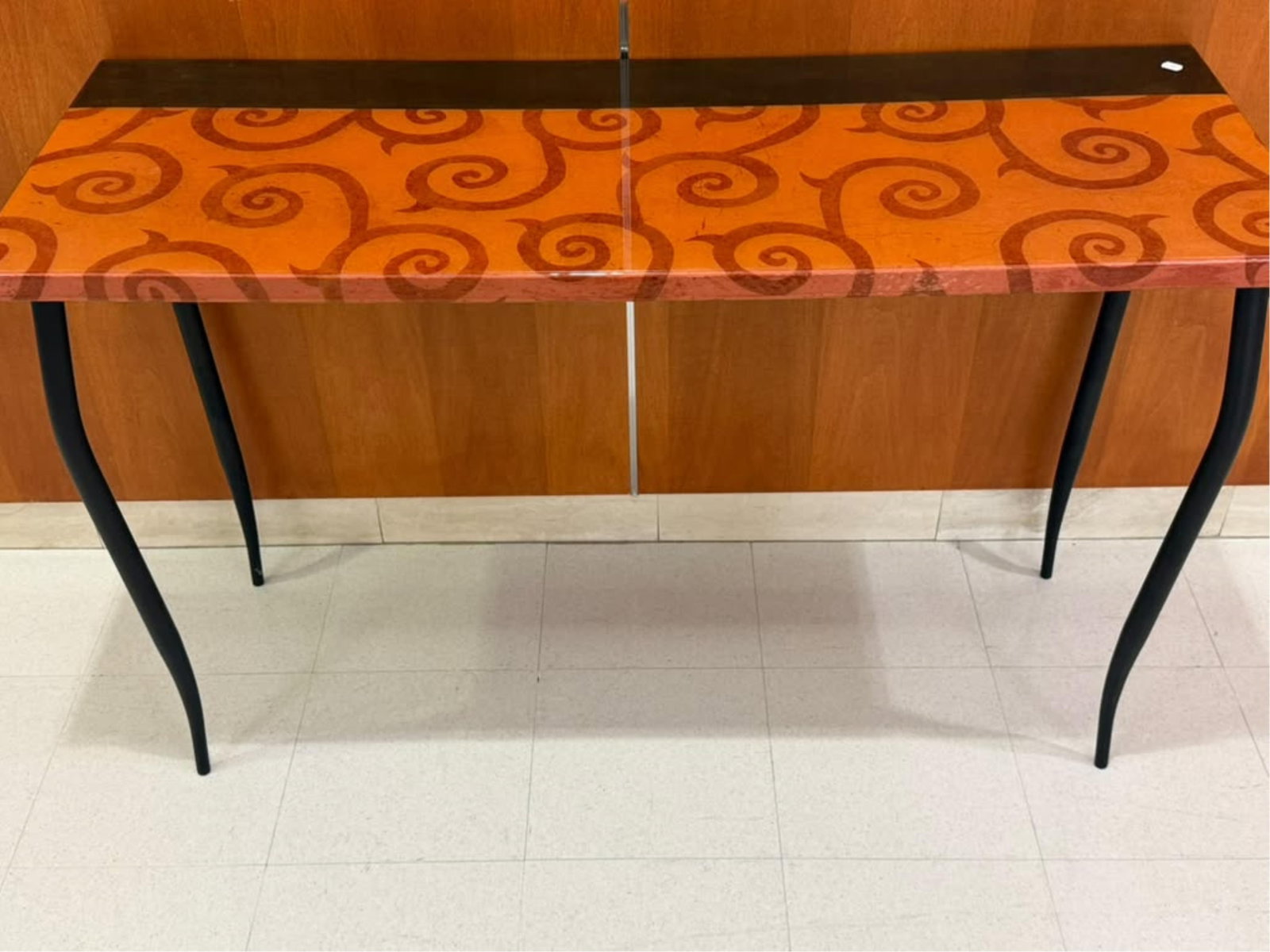 SIGNED LARA MOORE (AMERICAN, CONTEMPORARY) CONSOLE TABLE WITH HAND-PAINTED ORANGE SWIRL TOP DATED (1 of 9)