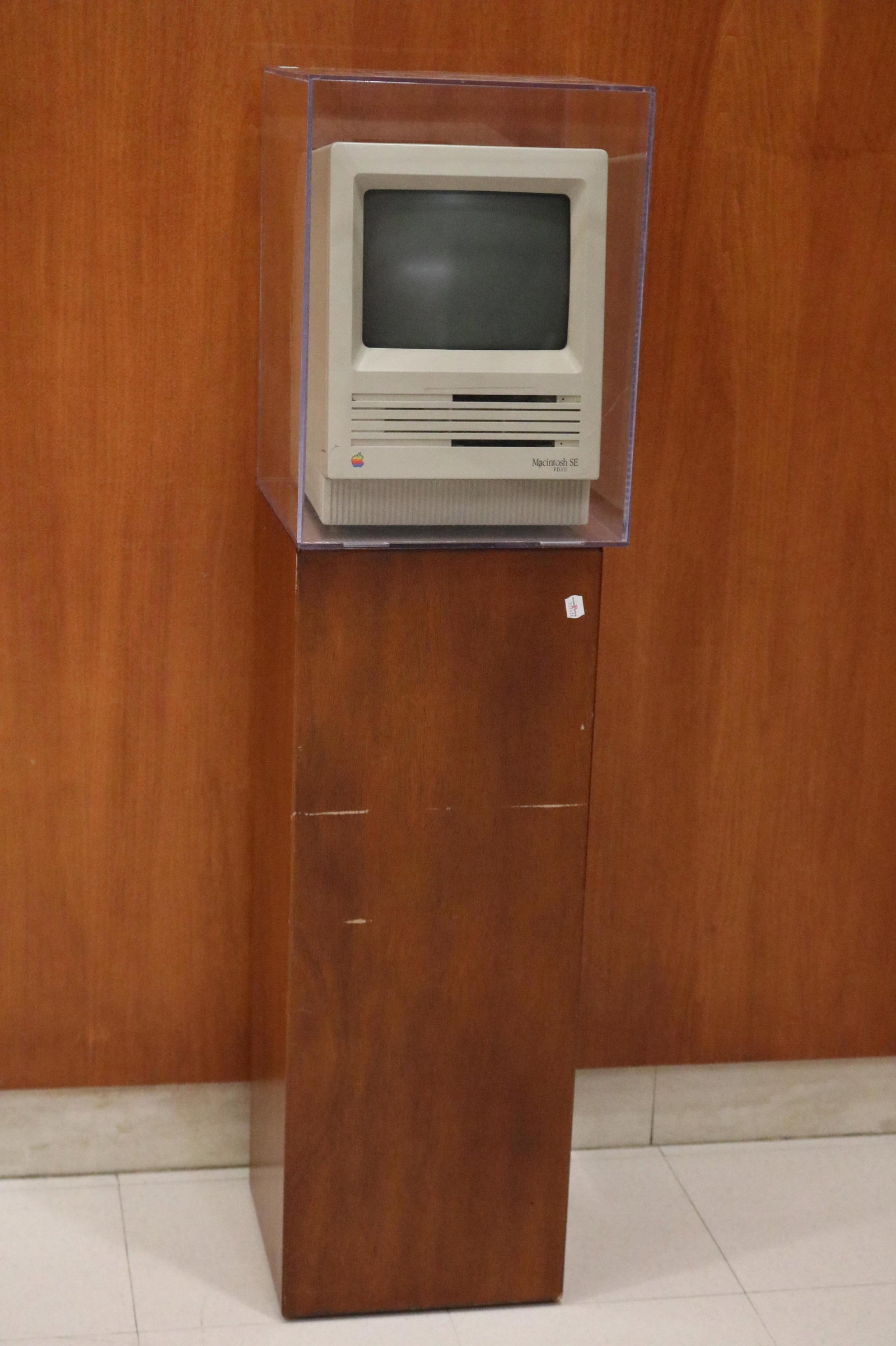 VINTAGE APPLE MACINTOSH SE FD-HD COMPUTER - . (1 of 16)