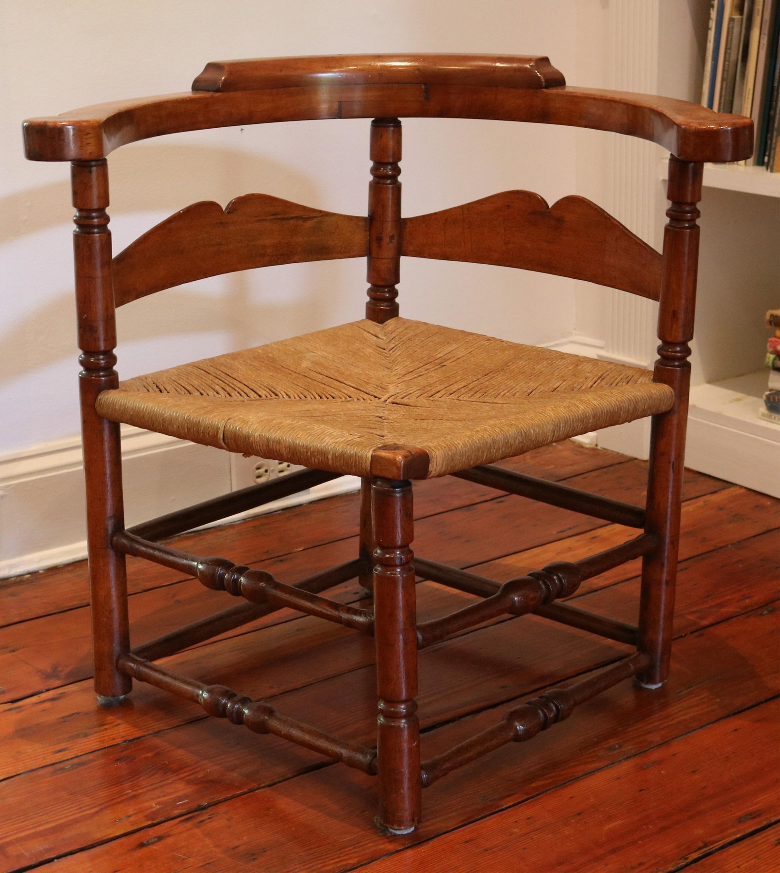 AMERICAN MAPLE RUSH-SEAT CORNER CHAIR 18th century - . (1 of 11)