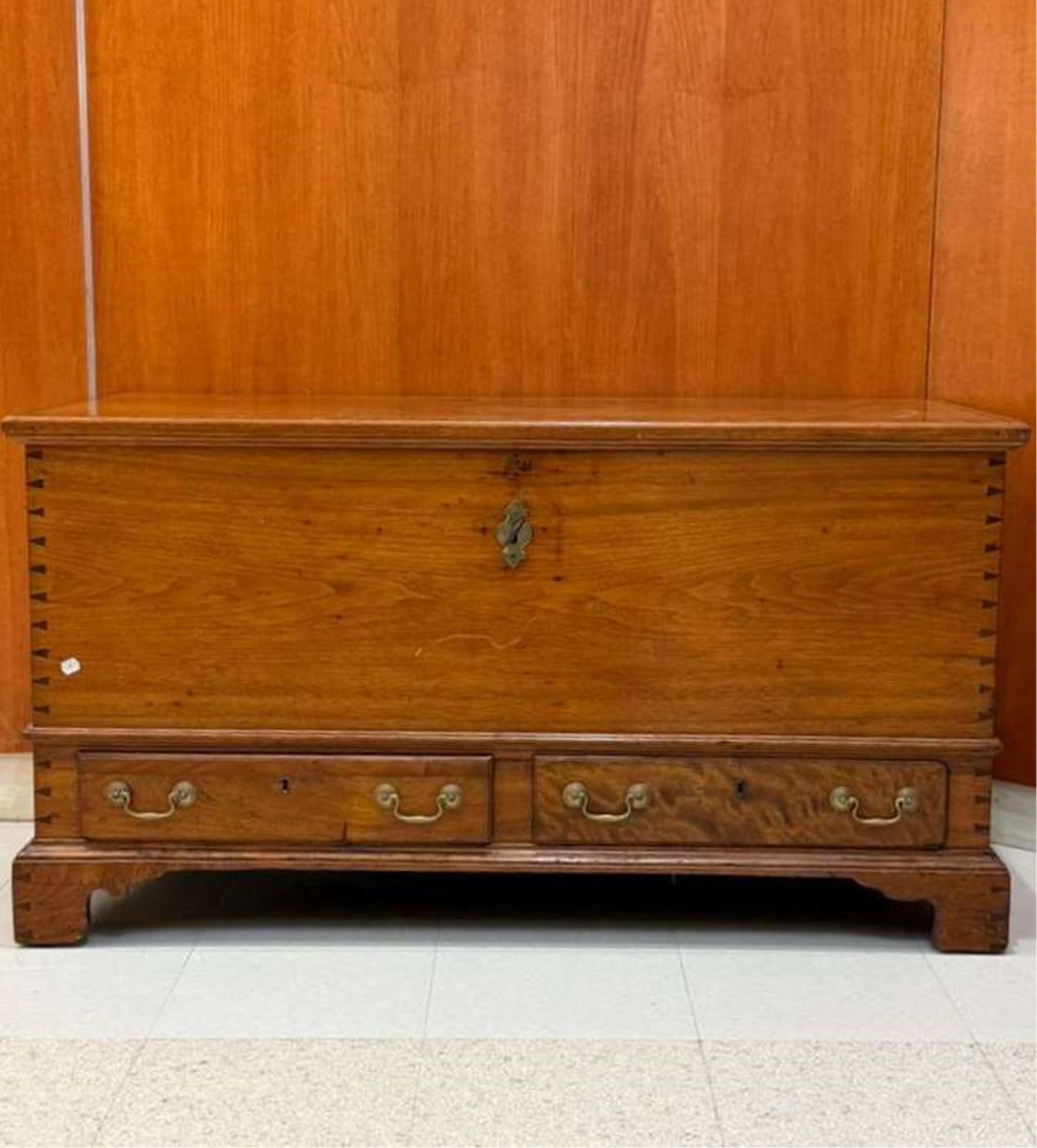 AMERICAN WALNUT BLANKET CHEST 18th century - H: 26 in. W: 48 1/2 in. D: 23 1/2 in.. (1 of 10)