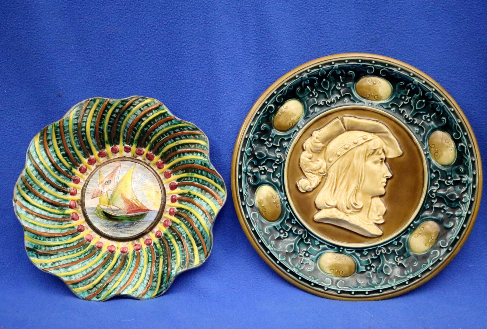 TWO PIECES MAJOLICA INCLUDING A GEBRUDER SCHUTZ WALL PLATE 19th century - Diameter (largest plate): (1 of 14)
