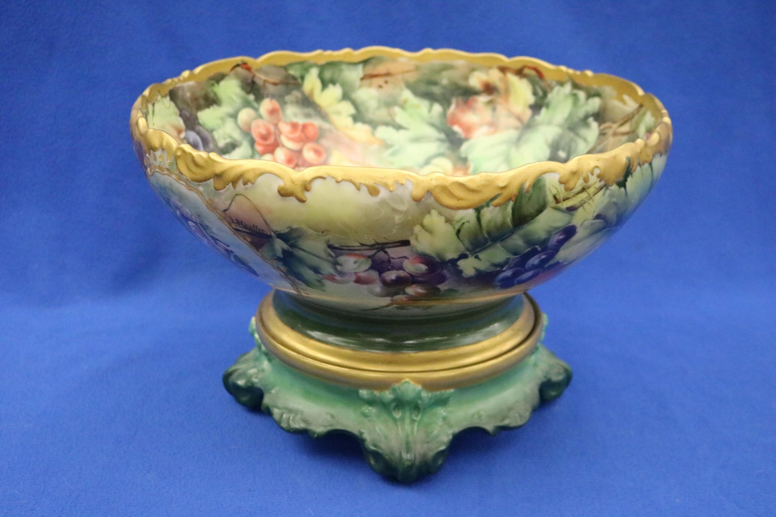 HAND-PAINTED LIMOGES PORCELAIN BOWL ON SEPARATE STAND circa 1900 - D: 14 1/4 in.. (1 of 9)