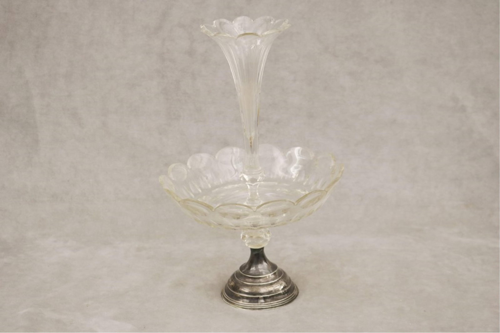 PANELED CRYSTAL CENTERPIECE VASE WITH WEIGHTED SILVER PEDESTAL BASE late 19th century - H: 15 in.. (1 of 11)