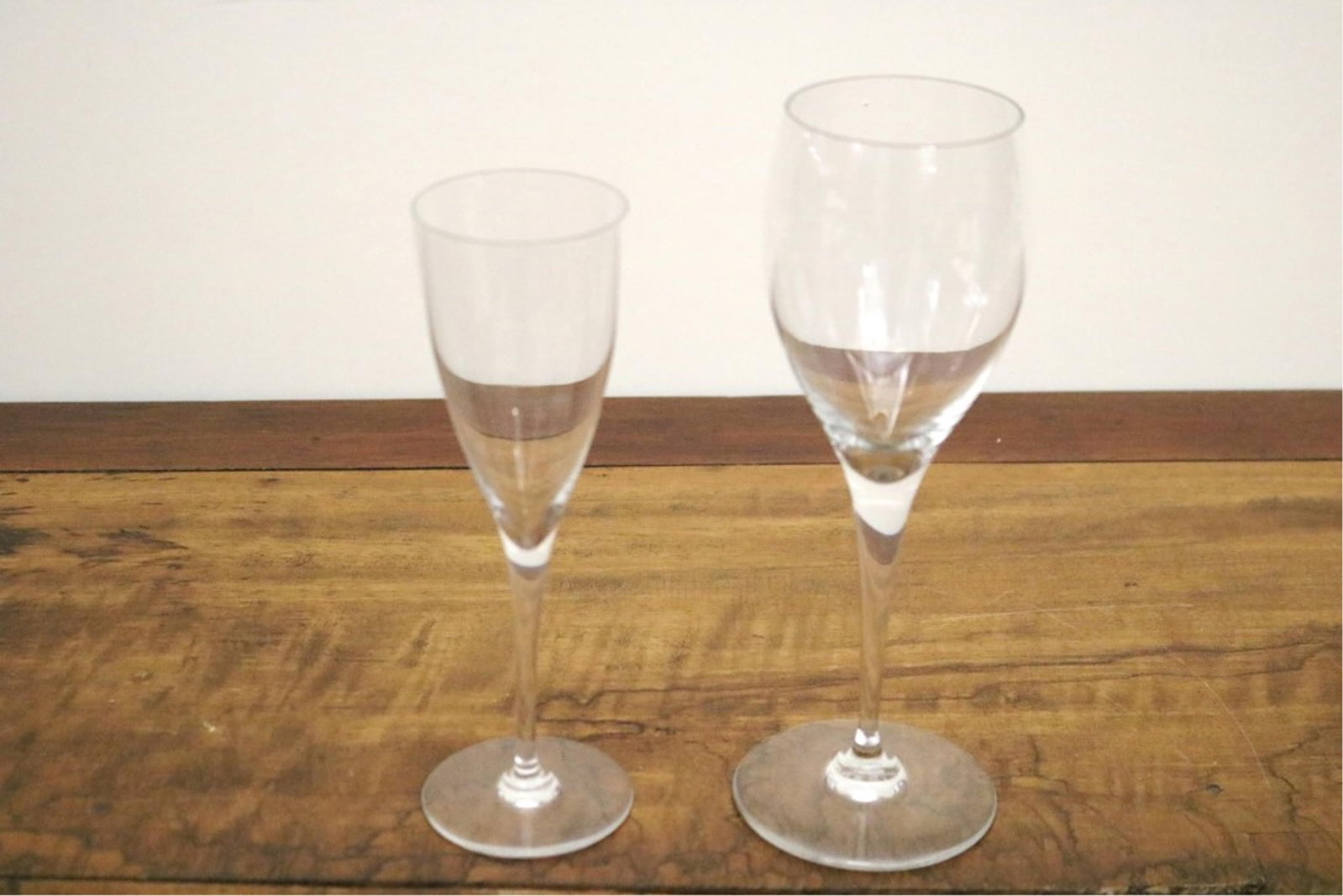 60-PIECE PARTIAL SERVICE BACCARAT COLORLESS CRYSTAL STEMWARE - Water goblets, H: 9 1/2 in.. (1 of 2)