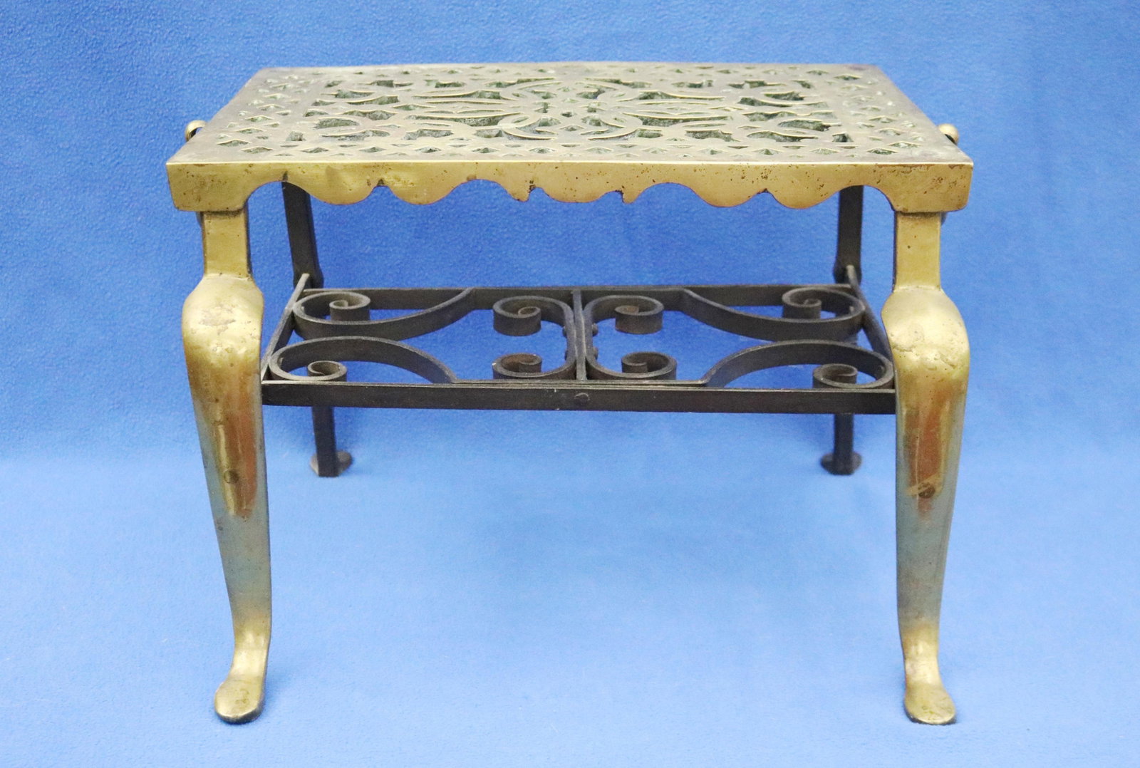 ENGLISH BRASS AND CAST IRON FIREPLACE TRIVET 18th-19th century - H: 12 in. Top, 16 1/2 in. x 11 in.. (1 of 6)