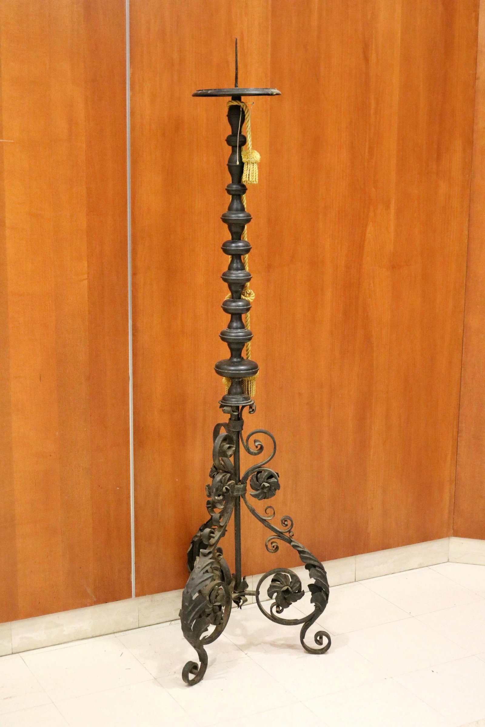 WROUGHT IRON PRICKET-STYLE CASTLE TYPE FLOOR CANDLESTICK 19th century - H: 70 in.. (1 of 18)