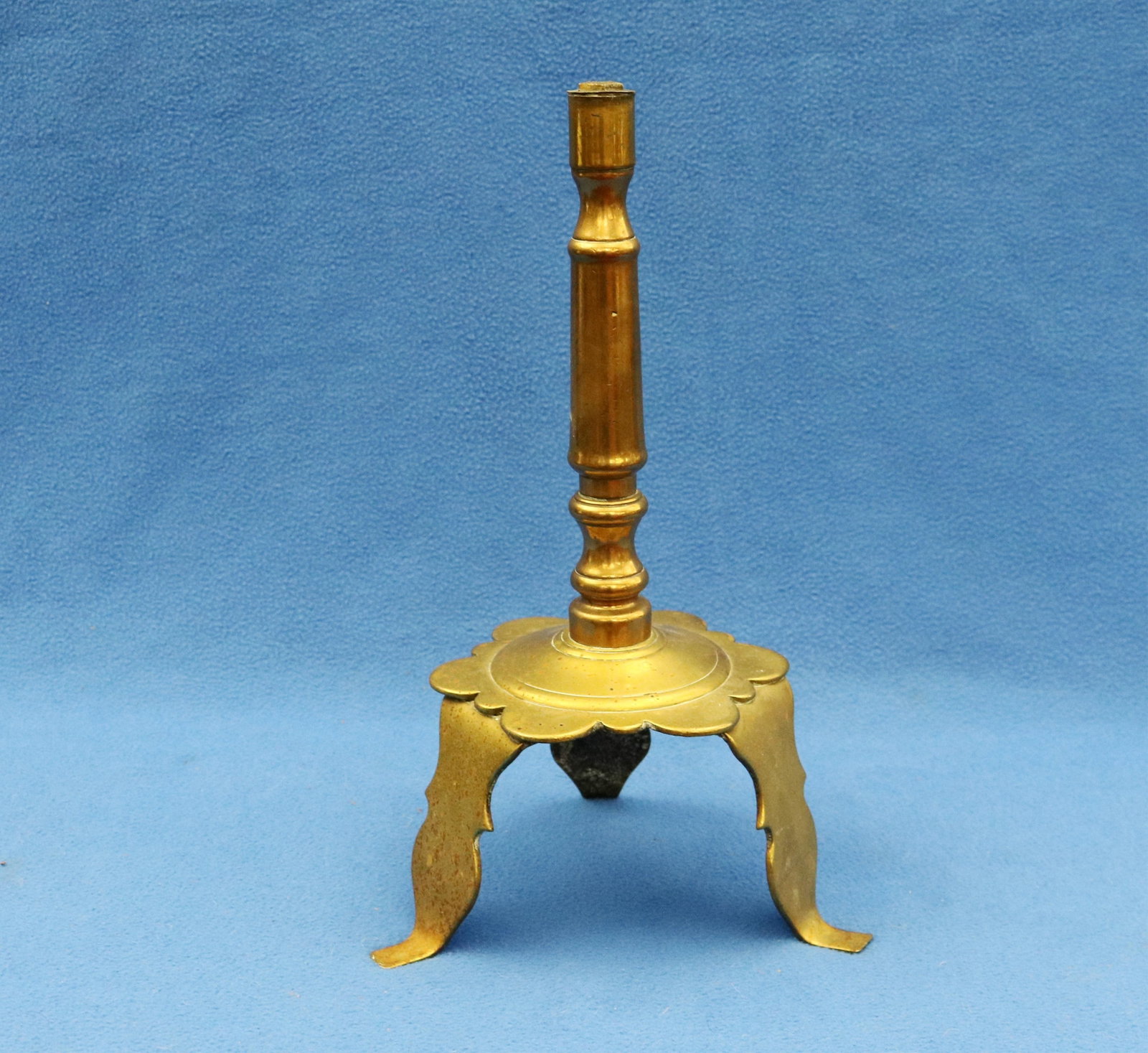 BRONZE CANDLE STICK WITH CIRCULAR TOP FOR USE AS SIDESTAND - H: 14 in. Top, D: 10 in.. (1 of 5)
