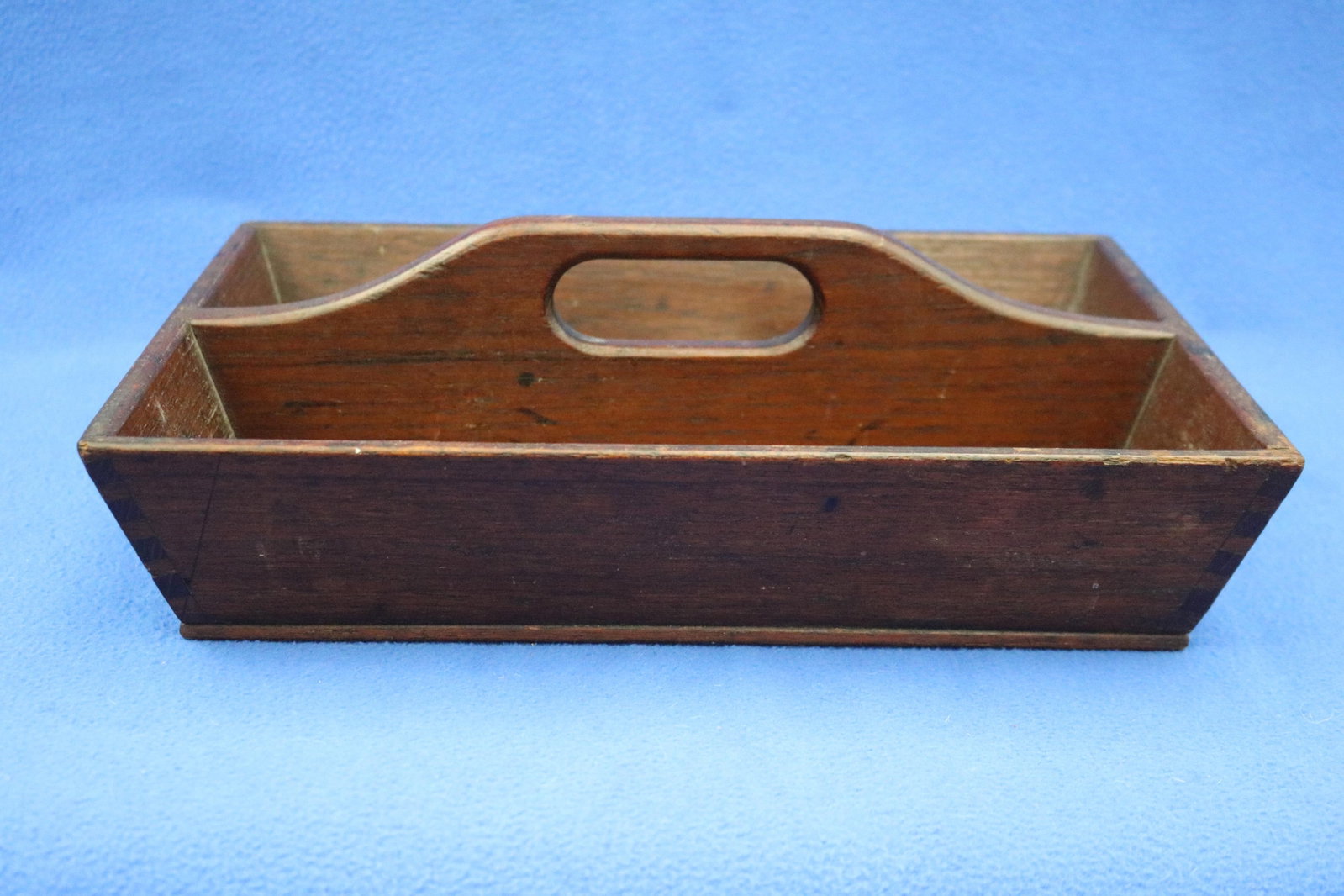 WOODEN TWO-COMPARTMENT CUTLERY TRAY WITH CENTRAL CUT-OUT HANDLE 19th century - 13 1/2 in. x 19 1/2: WOODEN TWO-COMPARTMENT CUTLERY TRAY WITH CENTRAL CUT-OUT HANDLE 19th century 13 1/2 in. x 19 1/2 in.