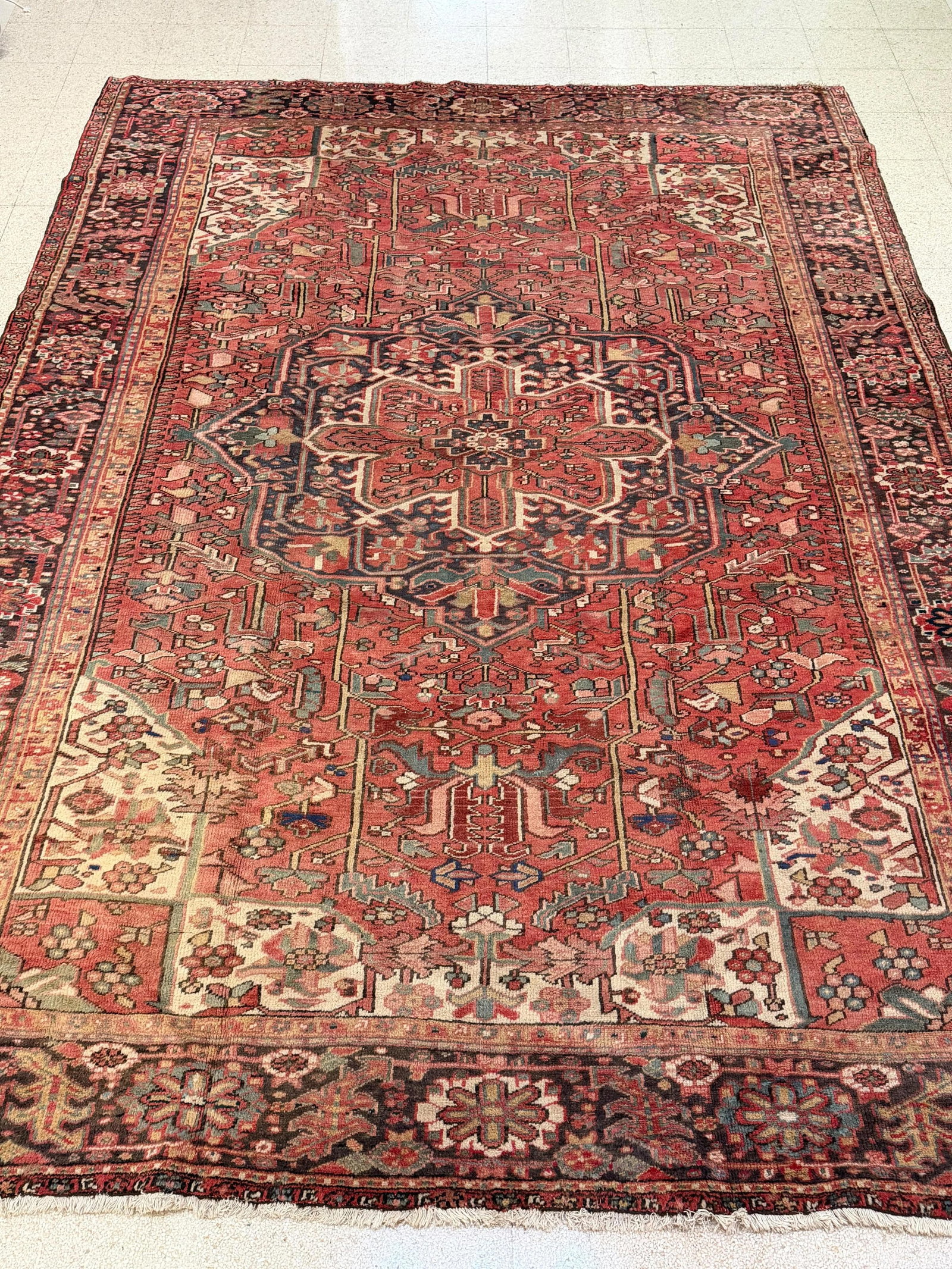 HERIZ RUG Early-to-mid 20th century - App. 9 ft. 2 in. x 12 ft. 4 in..: HERIZ RUG Early-to-mid 20th century App. 9 ft. 2 in. x 12 ft. 4 in.
