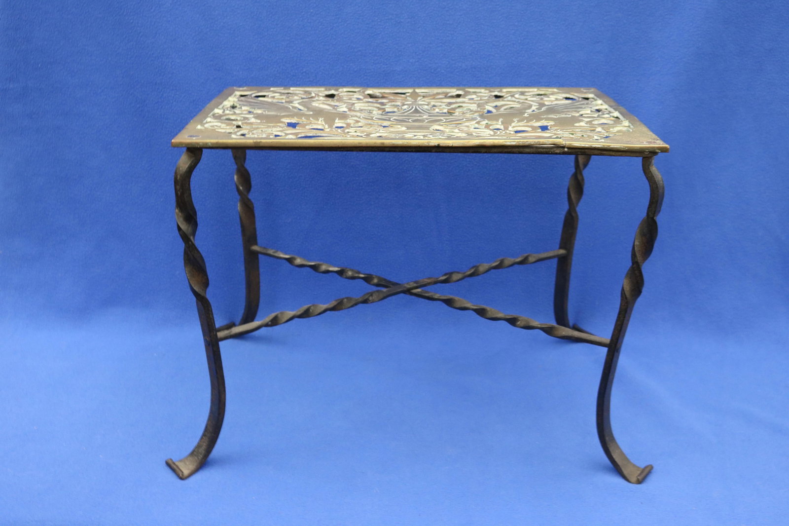BRASS AND WROUGHT IRON FIREPLACE TRIVET - H: 13 1/2 in. Top, 17 1/2 in. x 12 3/4 in.. (1 of 10)
