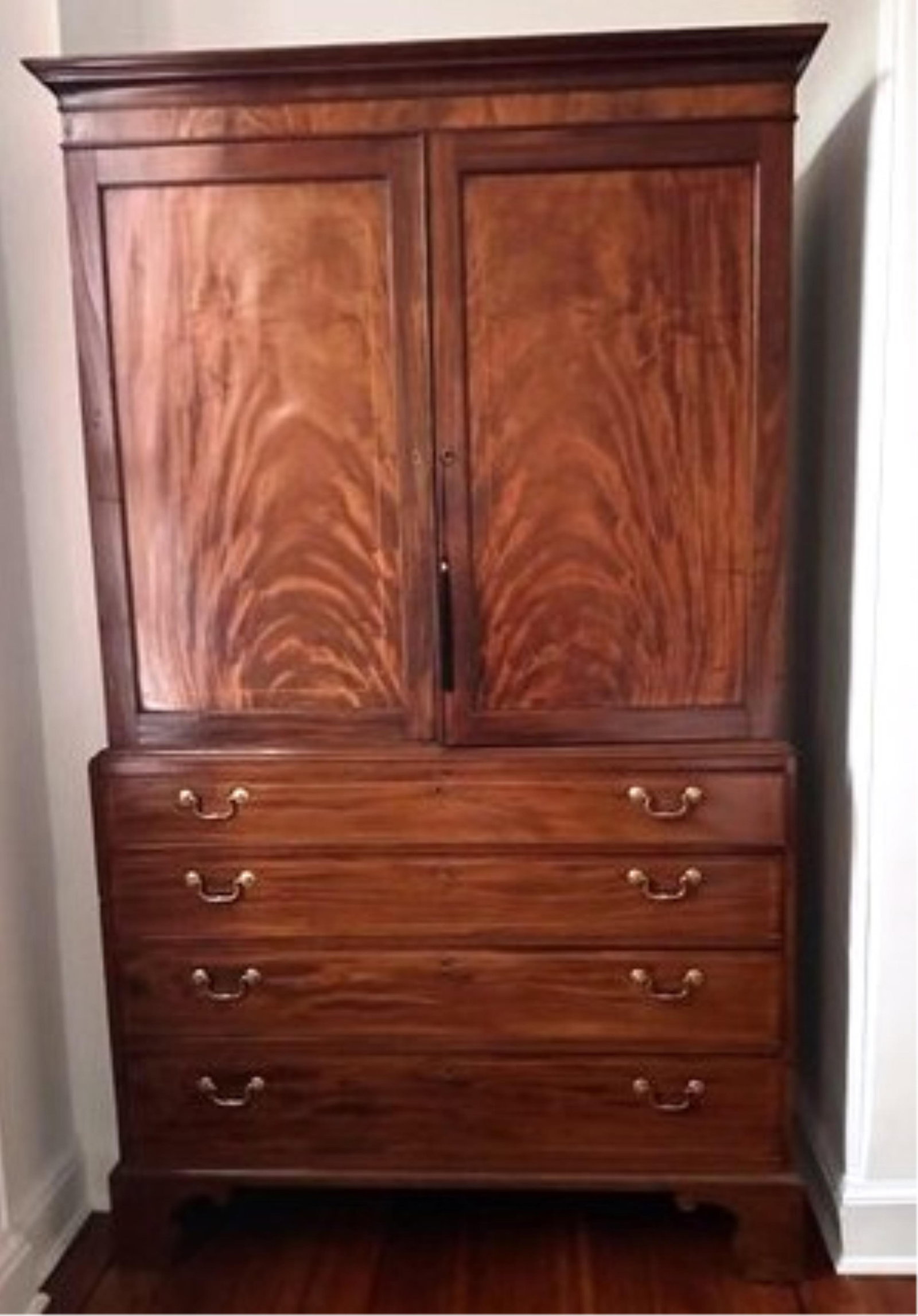 AMERICAN FEDERAL INLAID MAHOGANY TWO-PART LINEN PRESS - H: 86 1/2 in. W: 50 1/2 in. D: 24 in..: AMERICAN FEDERAL INLAID MAHOGANY TWO-PART LINEN PRESS Upper section has flat cornice over cove molding above pair inlaid paneled doors opening to three pine shirt drawers; lower section has four gradu