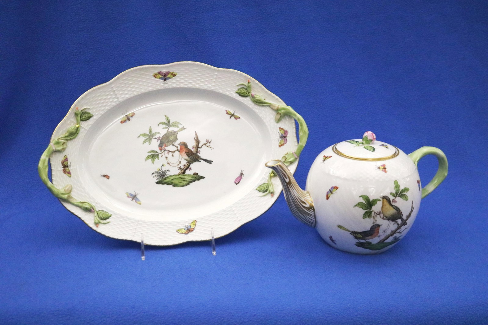 HEREND "ROTHSCHILD BIRD" PATTERN PORCELAIN GLOBULAR TEAPOT AND SHAPED OVAL PLATTER - Platter, (1 of 11)