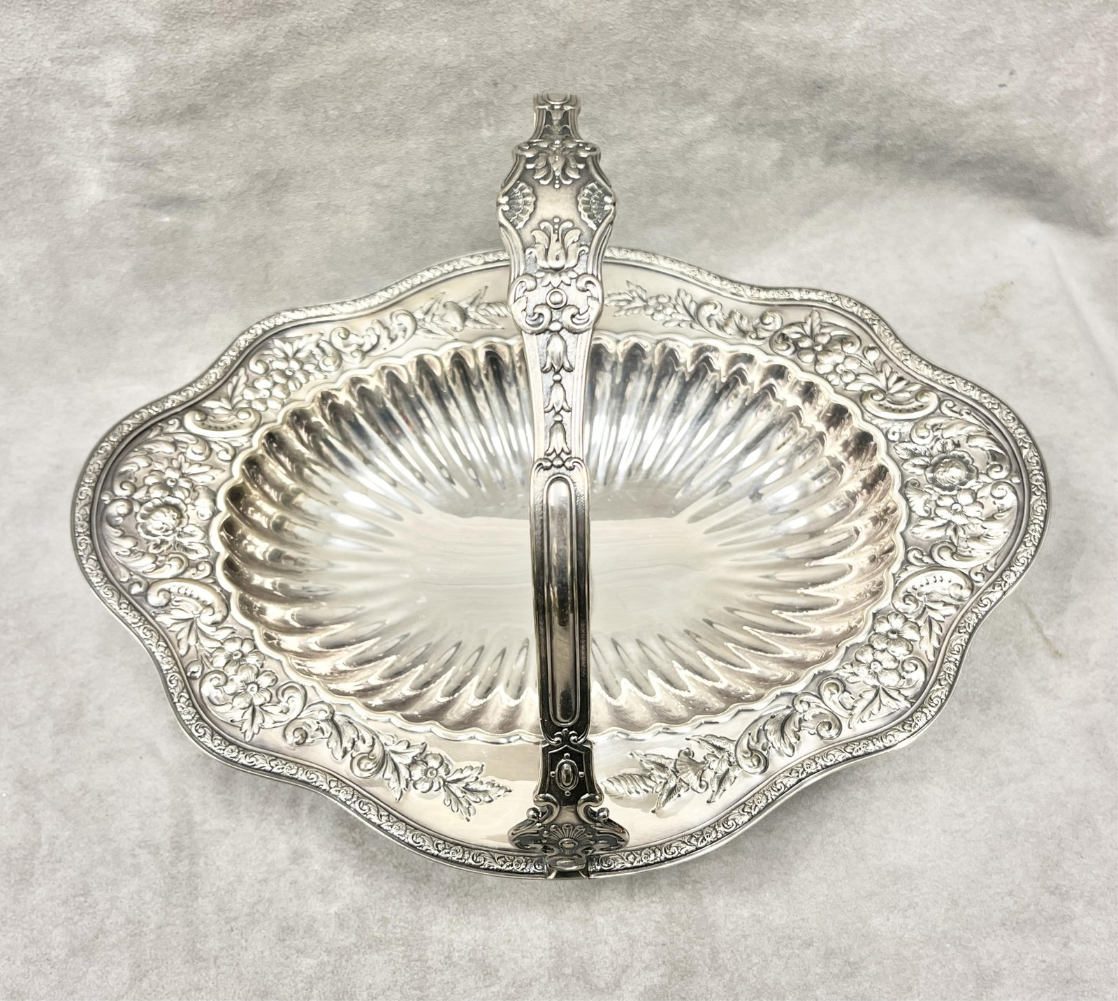 THREE SILVER-PLATED TABLE ITEMS - . - 3