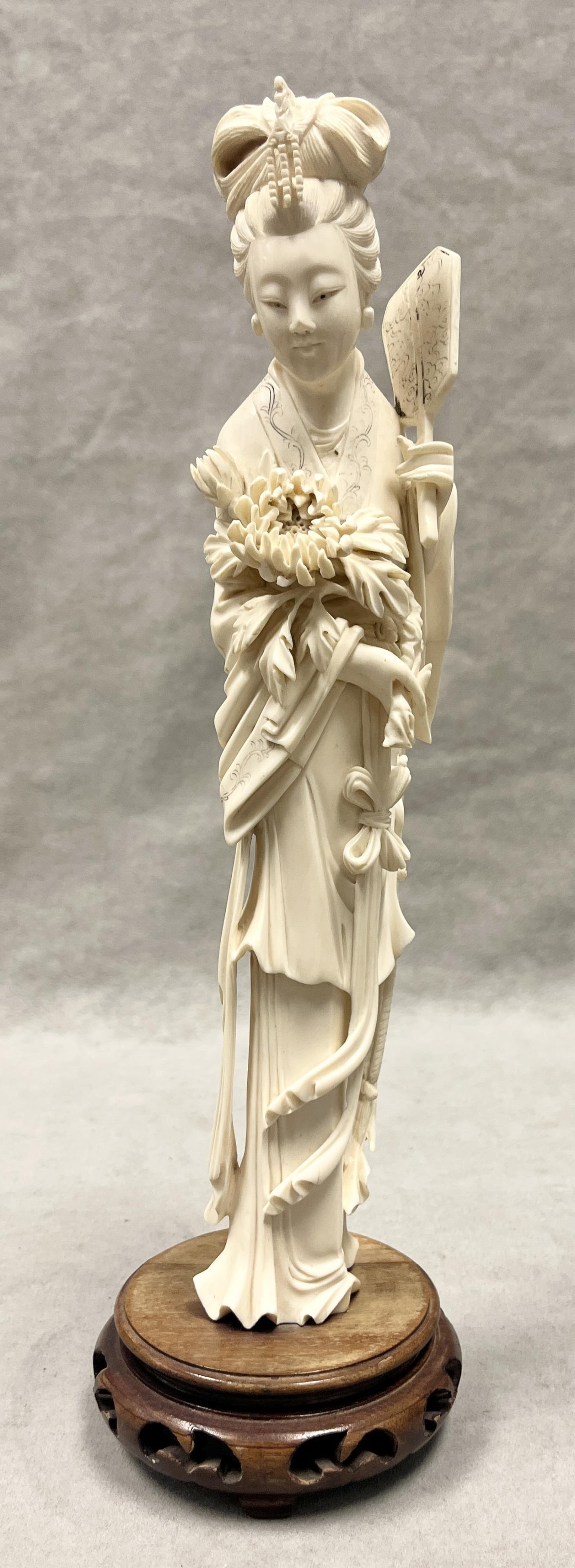 CHINESE CARVING OF STANDING KWAN YIN HOLDING FAN AND CHRYSANTHEMUM BLOSSOM - H: 13 in., including (1 of 7)