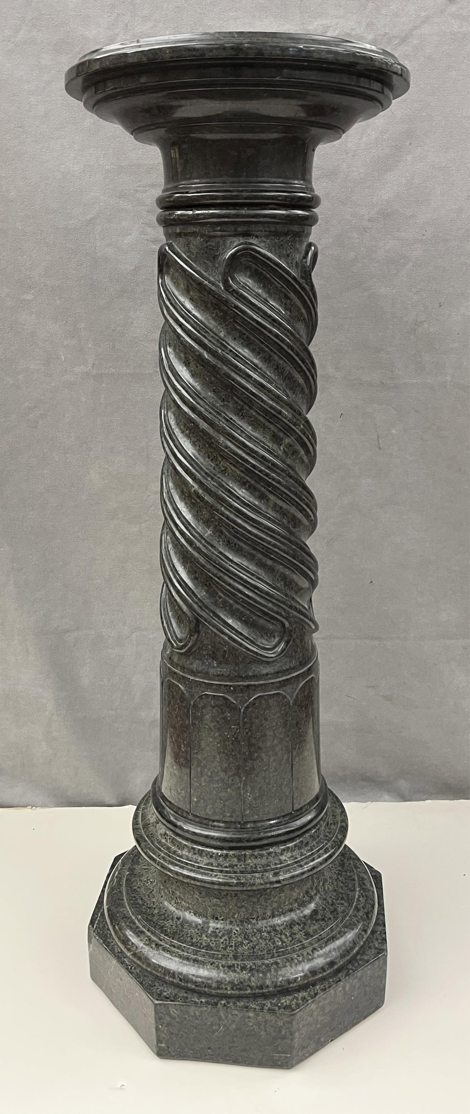 ITALIAN GREEN MARBLE PEDESTAL WITH SPIRAL-TURNED COLUMN SUPPORTING CIRCULAR TOP - H: 41 1/2 IN; D: (1 of 7)