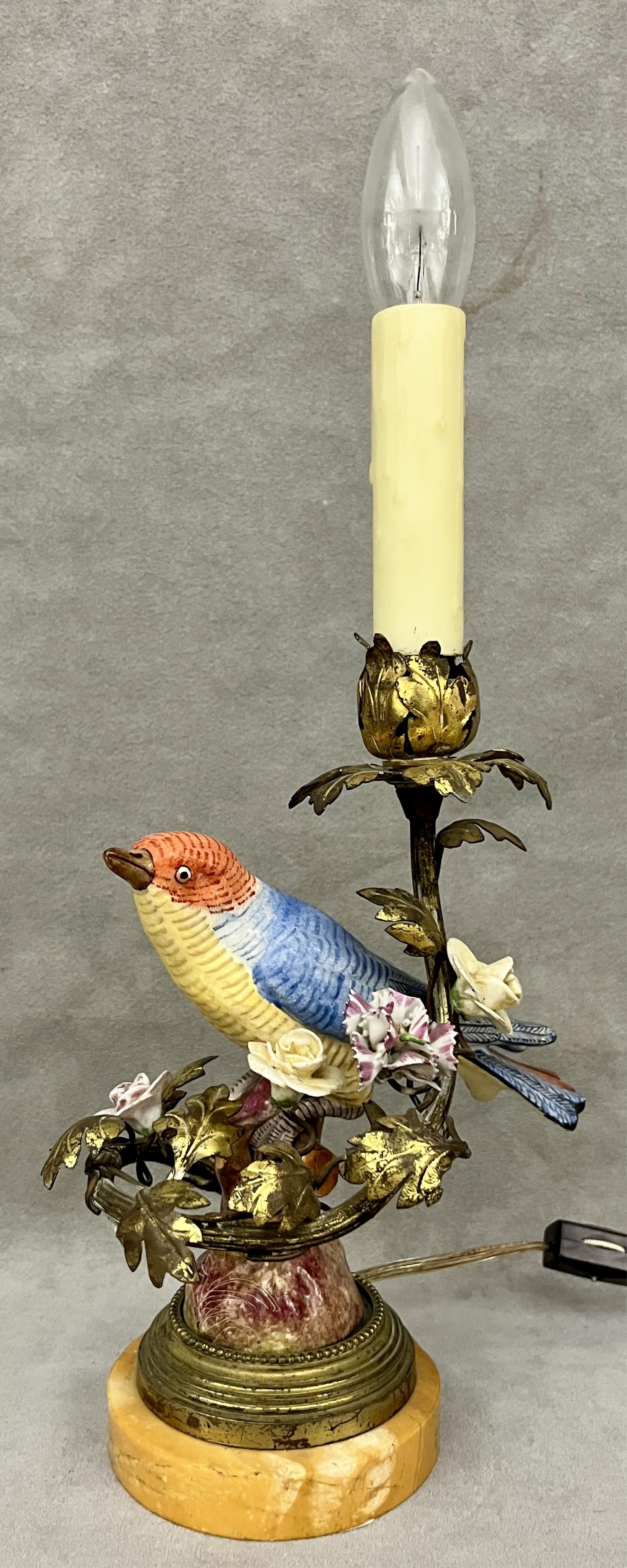 FRENCH PORCELAIN BIRD FIGURAL LAMP - .: FRENCH PORCELAIN BIRD FIGURAL LAMP Scrolling gilt metal branch with flower decoration; marble base; electrified