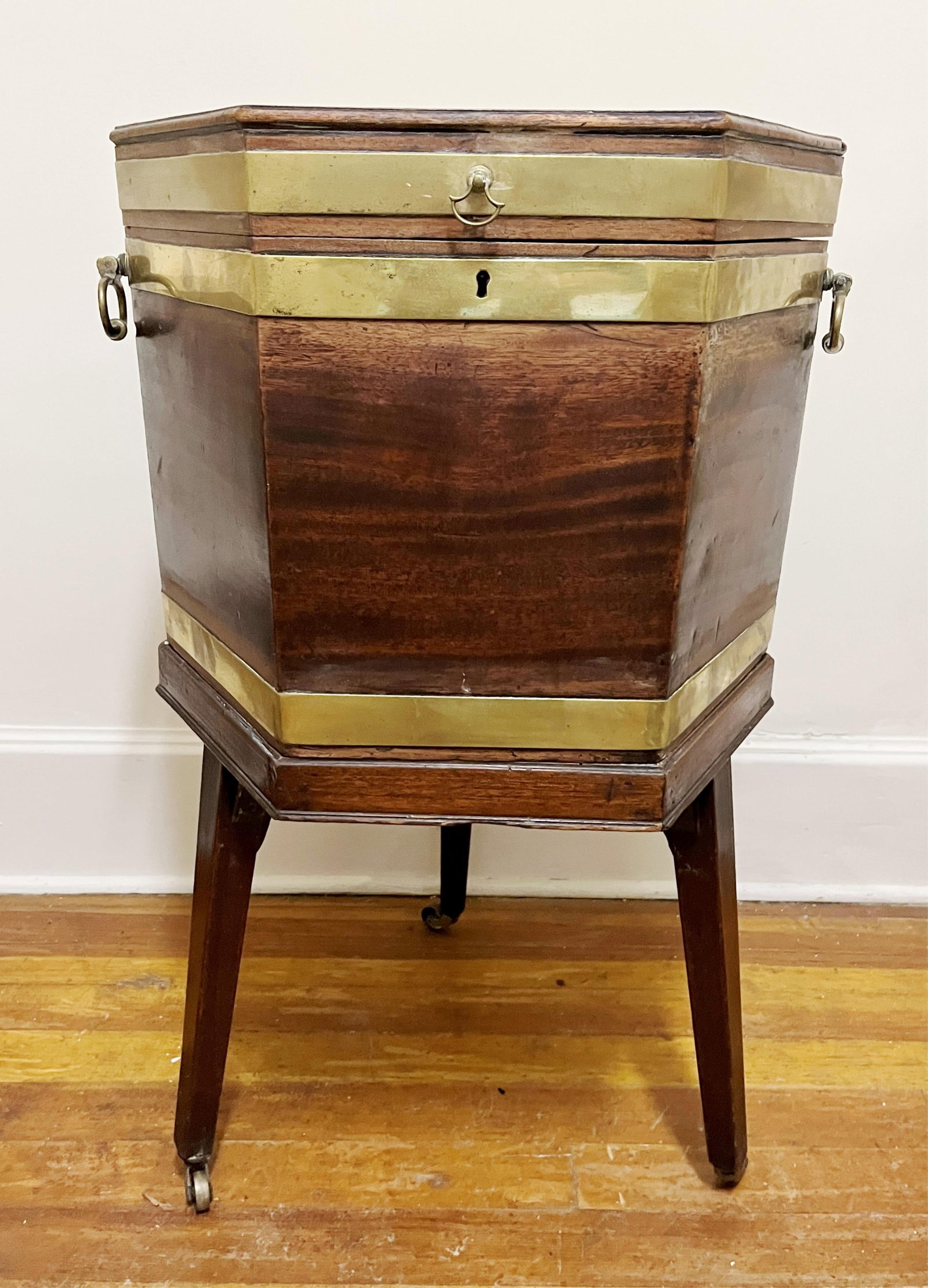 GEORGE III MAHOGANY HEXAGONAL WINE COOLER ON STAND - H: 28 1/2 IN; W: 18 IN; D: 18 IN. (1 of 6)