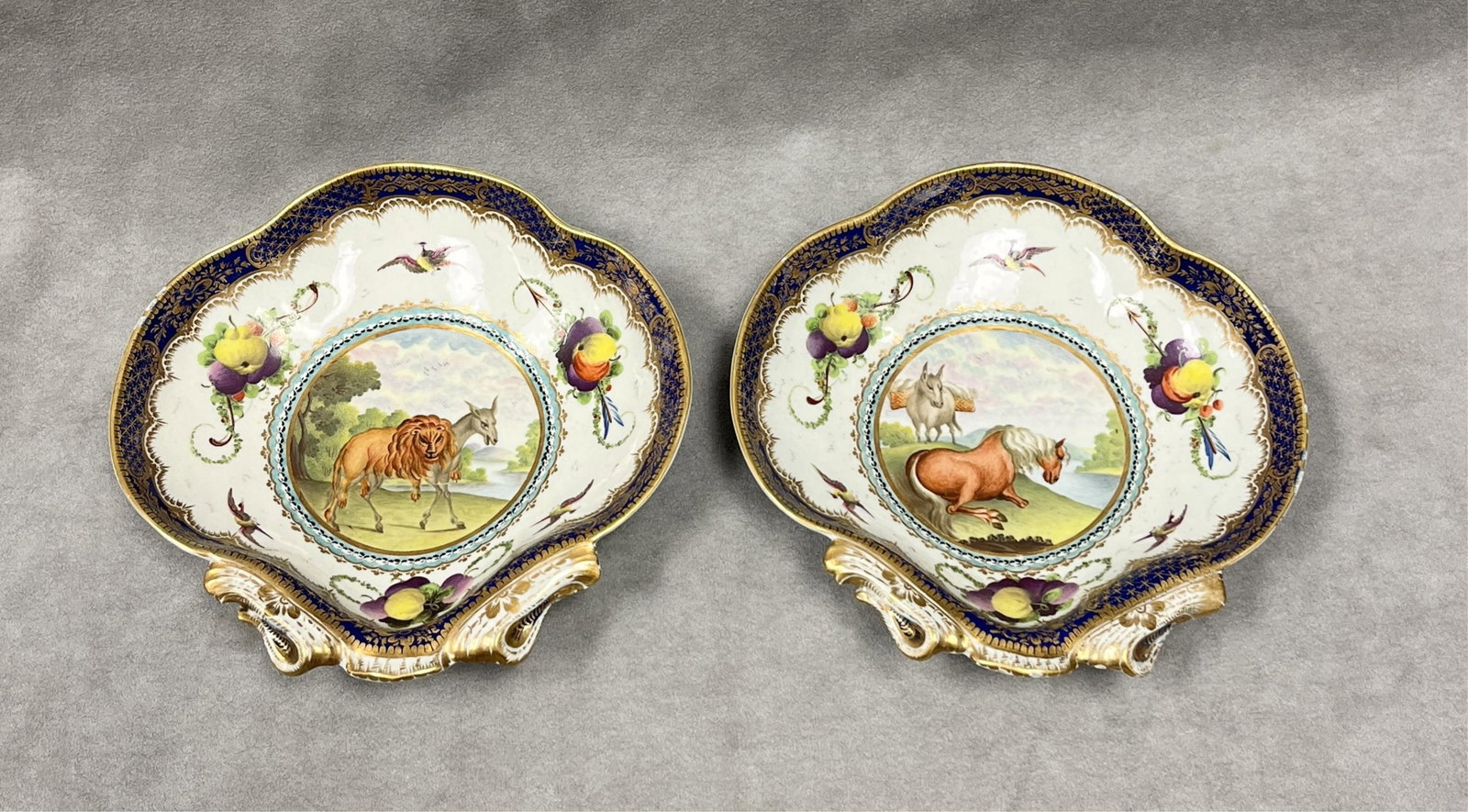 PAIR FIRST PERIOD WORCESTER HAND-PAINTED POLYCHROMED PORCELAIN SHELL-SHAPED DISHES, EACH CENTERING: PAIR FIRST PERIOD WORCESTER HAND-PAINTED POLYCHROMED PORCELAIN SHELL-SHAPED DISHES, EACH CENTERING RESERVE WITH SCENE FROM AESOP'S FABLES W: 7 5/8".