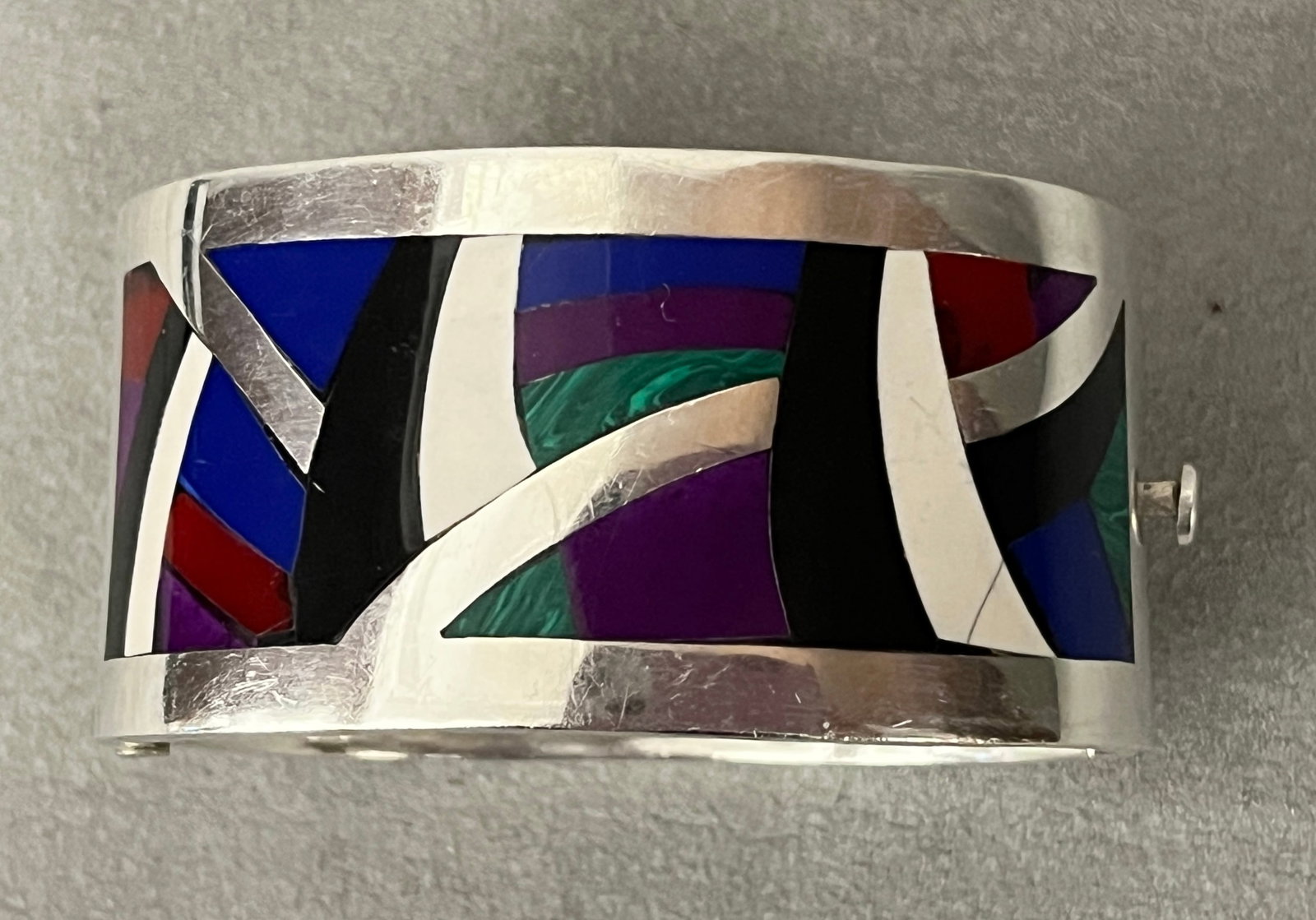 STERLING SILVER AND VARIOUS COLOR HARDSTONE HINGED OVAL BANGLE BRACELET Upper section centers (1 of 6)
