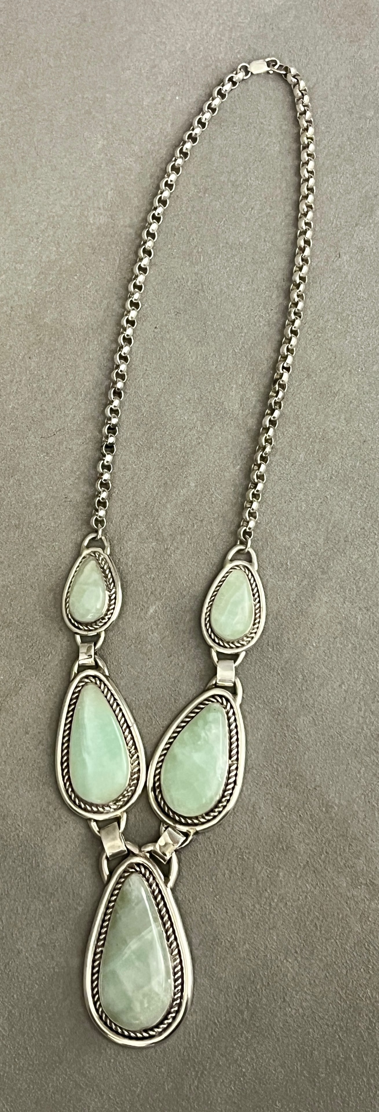 STERLING SILVER AND PALE GREEN HARDSTONE PENDANT NECKLACE Round-link flexible chain centers five (1 of 4)