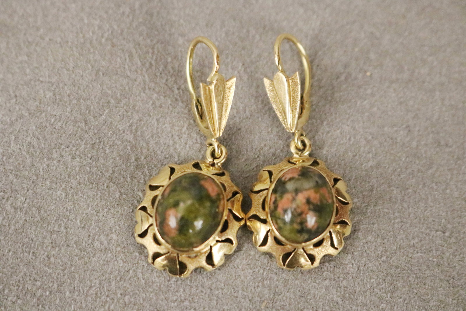 PAIR 14K YELLOW GOLD AND OVAL AGATE CABOCHON DANGLE EARRINGS Each has pink-to-green mottled agate (1 of 4)