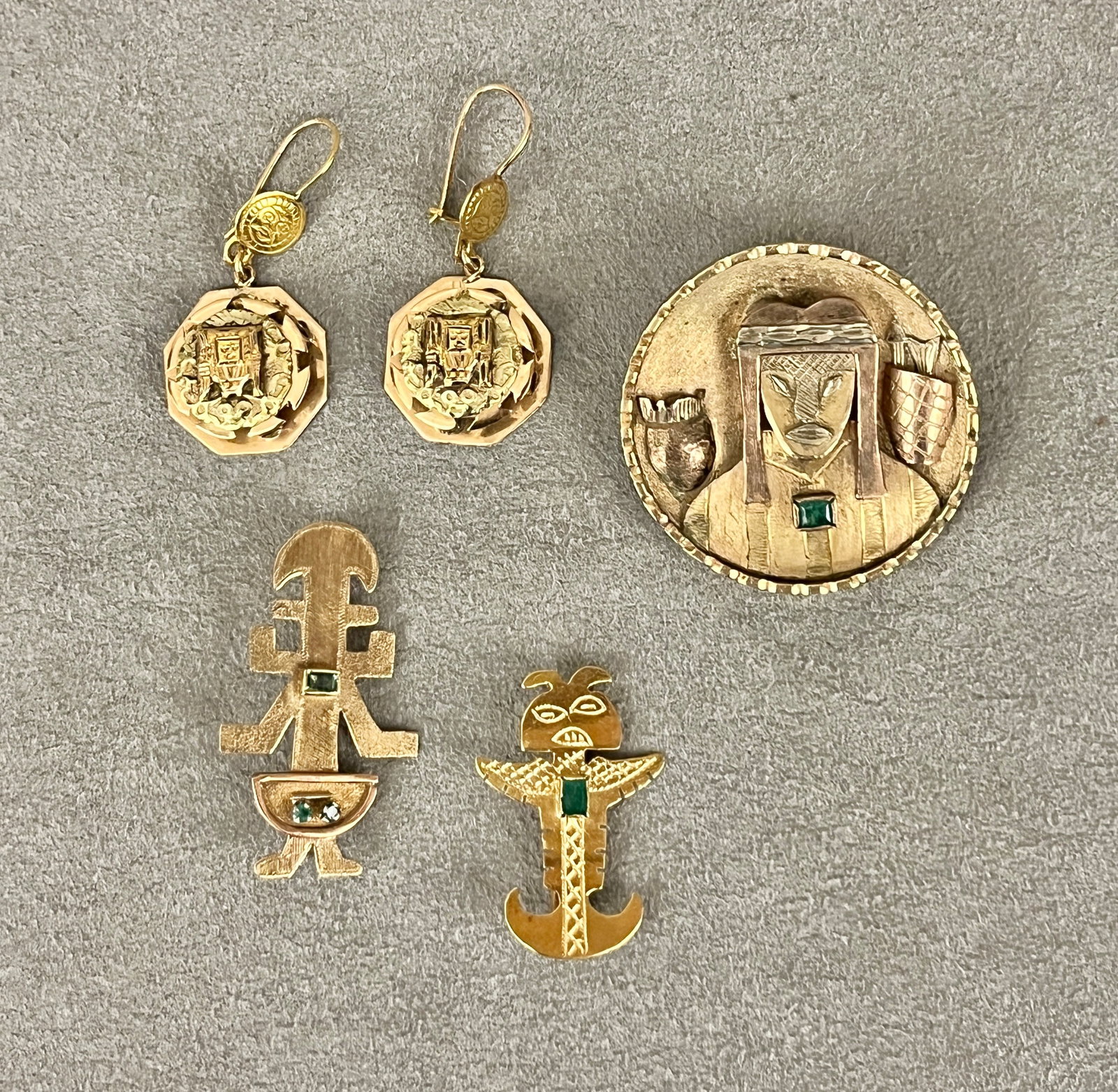 FOUR ITEMS PERUVIAN 18K YELLOW GOLD JEWELRY WITH STYLIZED AZTEC FIGURE MOTIFS Including circular (1 of 2)