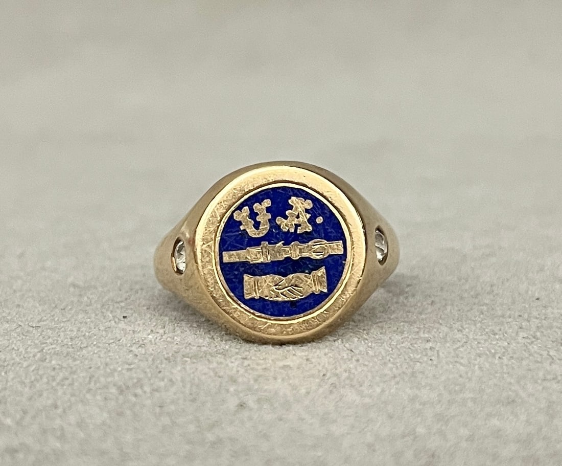 GENTLEMAN'S 18K YELLOW GOLD AND COBALT COLOR ENAMEL SIGNET-TYPE RING late 19th-early 20th century (1 of 3)