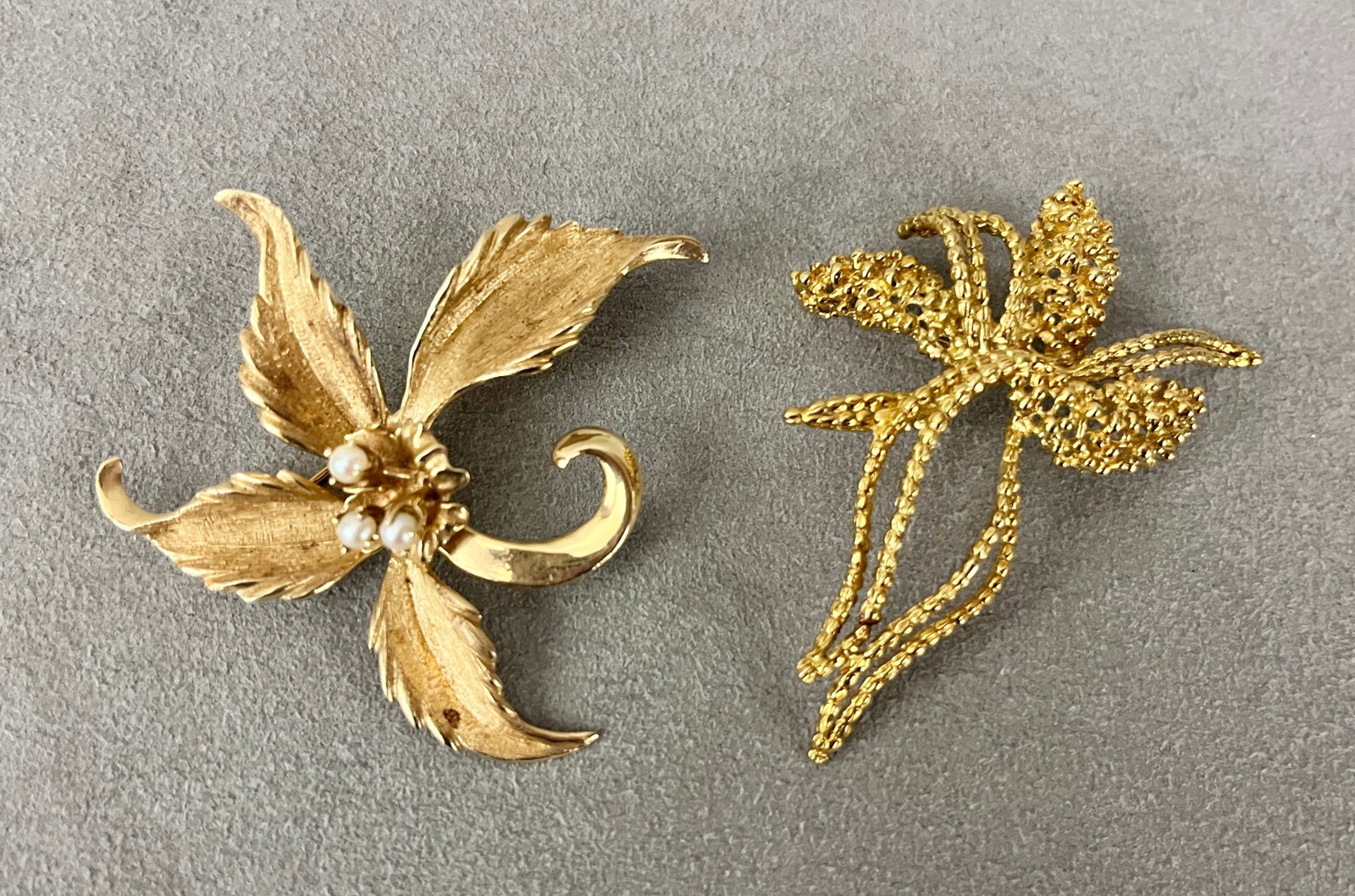 TWO 14K TEXTURED AND BRIGHT-POLISHED YELLOW GOLD FLORAL DESIGN PINS One centers three 3.5mm (1 of 2)