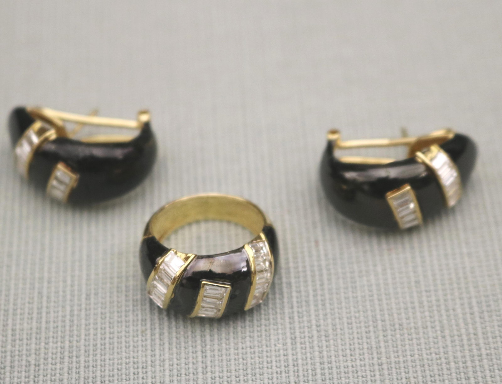 18K (750) DIAMOND AND BLACK ENAMEL DOME RING WITH PAIR MATCHING J-HOOP EARRINGS Tapering, low dome: 18K (750) DIAMOND AND BLACK ENAMEL DOME RING WITH PAIR MATCHING J-HOOP EARRINGS Tapering, low dome ring with black enamel overlay, enhanced with ribbons of total of 15 rectangular baguette diamonds; e