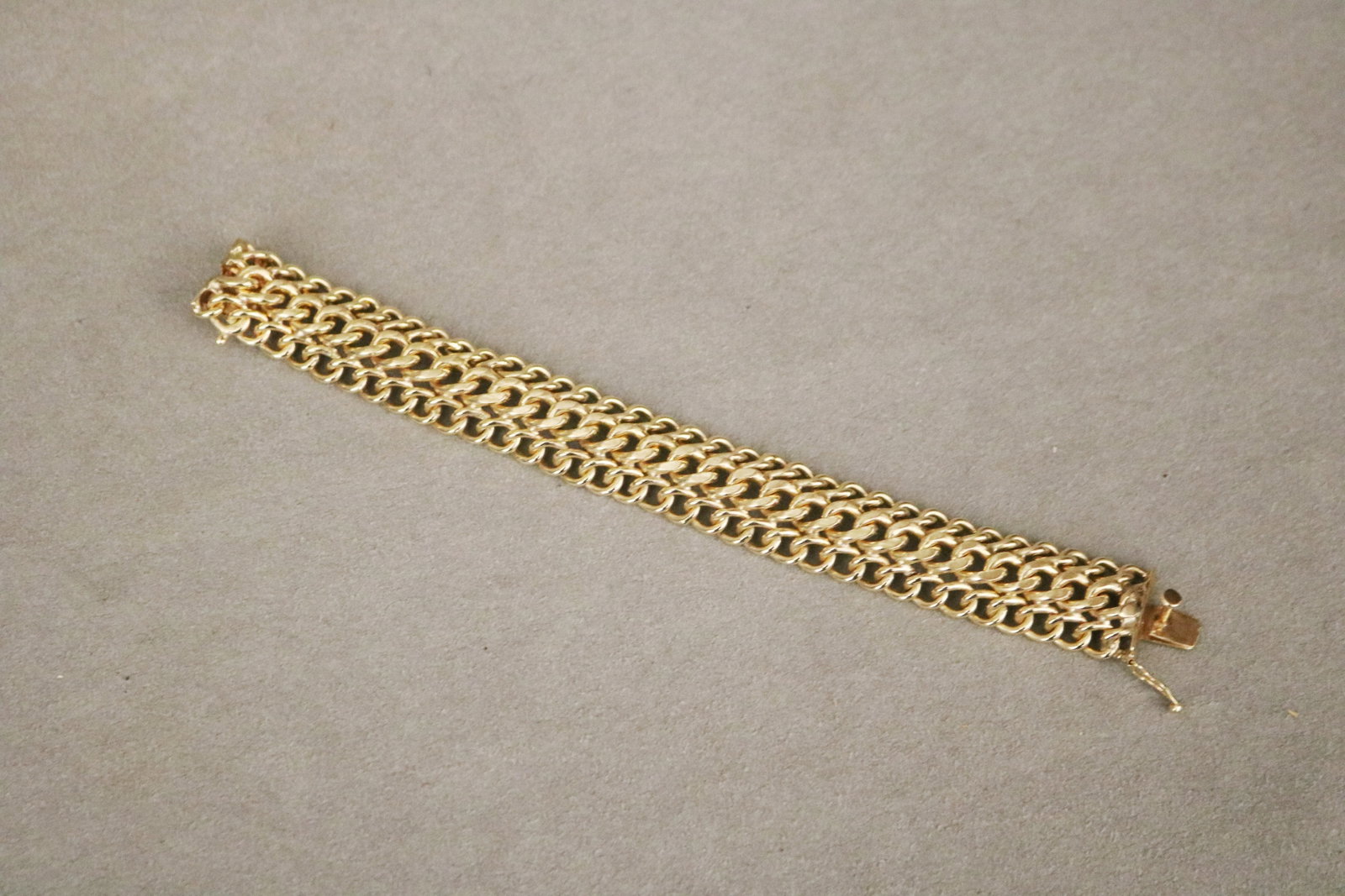 14K BRIGHT-POLISED AND TEXTURED CURB-LINK OPENWORK, FLEXIBLE STRAP BRACELET Slightly domed strap (1 of 4)
