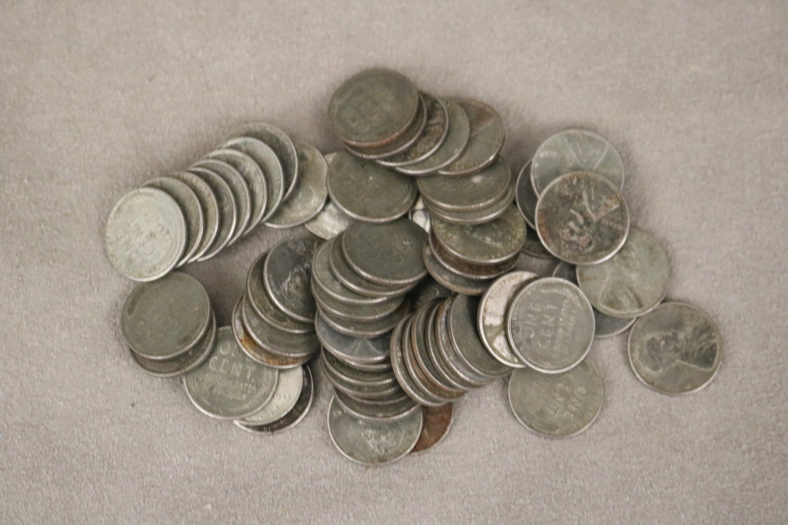 291 ASSORTED U.S. CENTS 19th and 20th century Including 215 Indian Head; 15 early date Lincoln; (1 of 4)