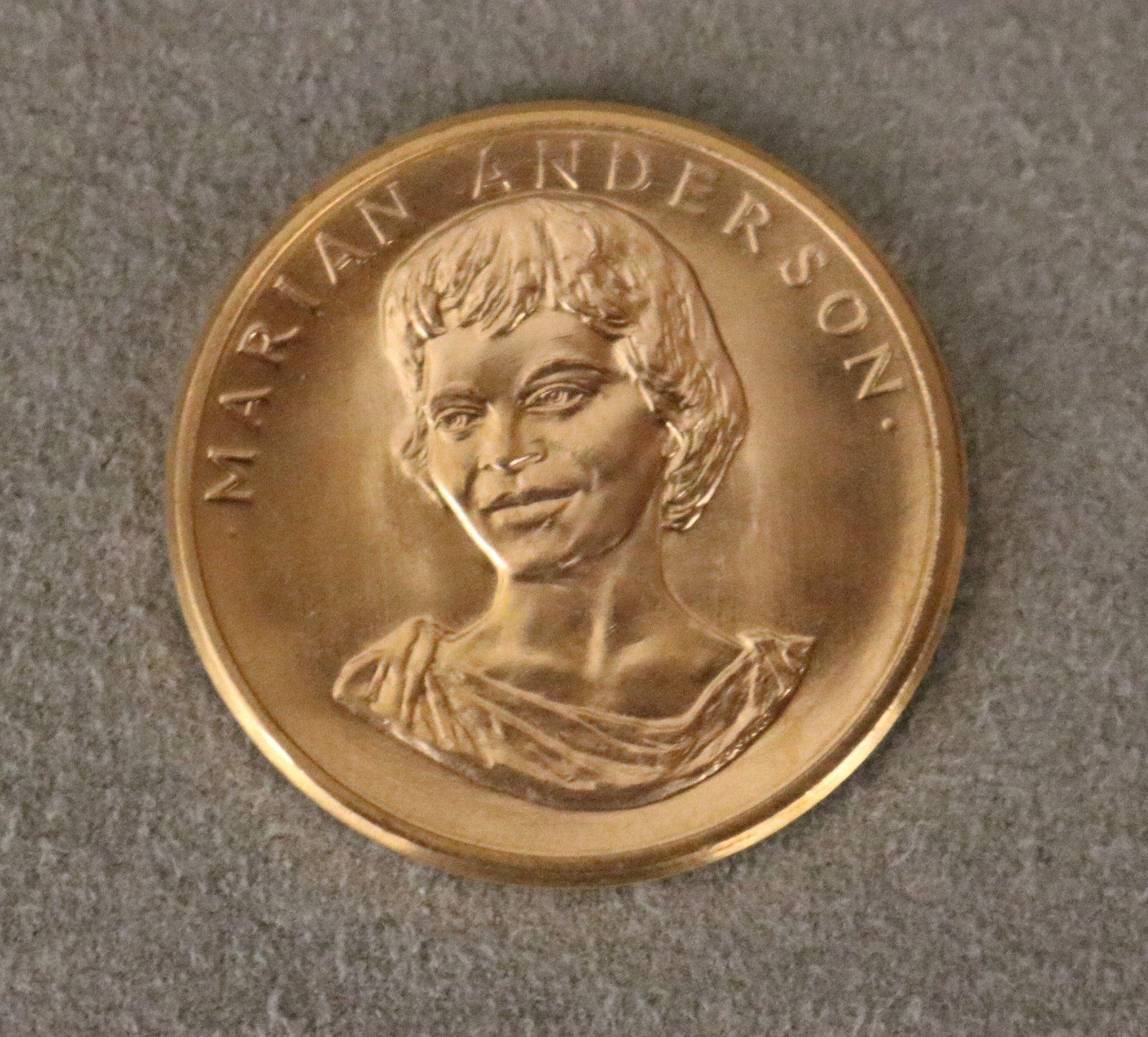 AMERICAN ARTS GOLD MEDALLION COMMEMORATING MARIAN ANDERSON (1 of 2)
