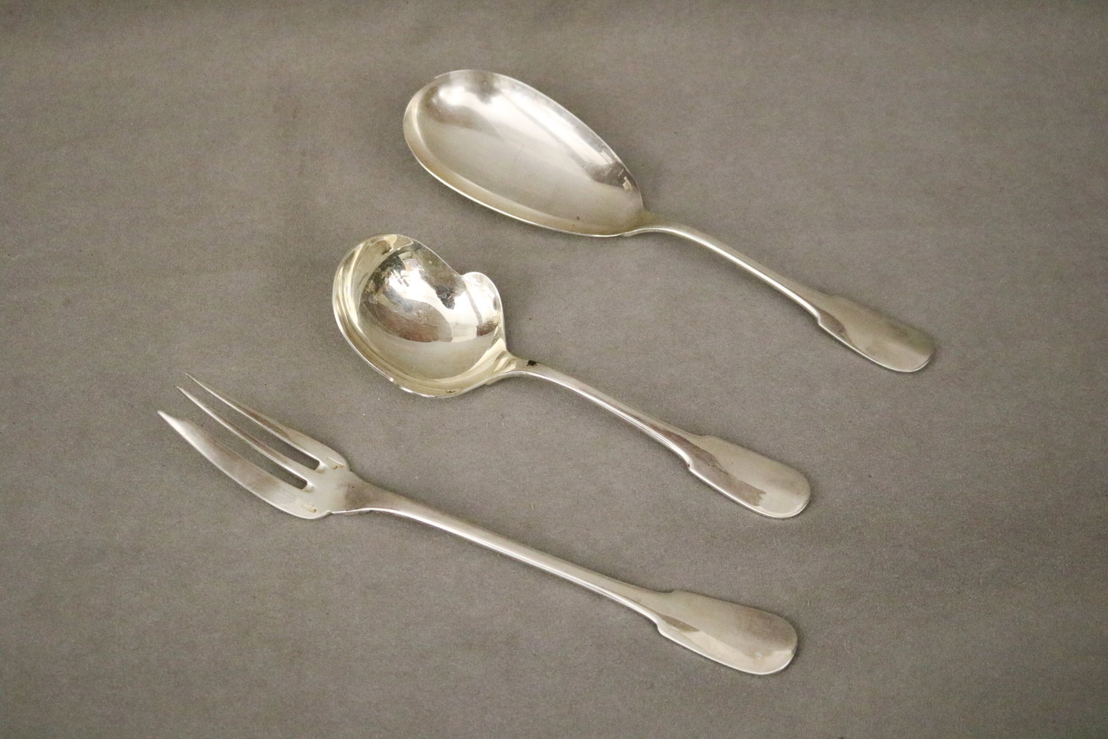 THREE CHRISTOFLE "CLUNY" PATTERN SILVER-PLATED SERVING PIECES - . (1 of 4)
