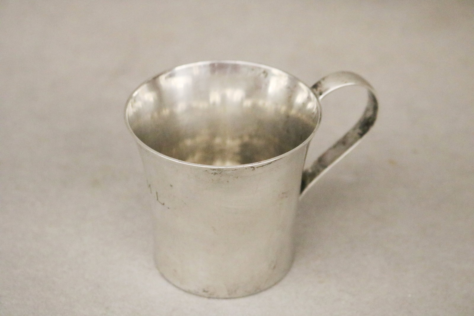 TWO STERLING SILVER TABLE ARTICLES - . - 3